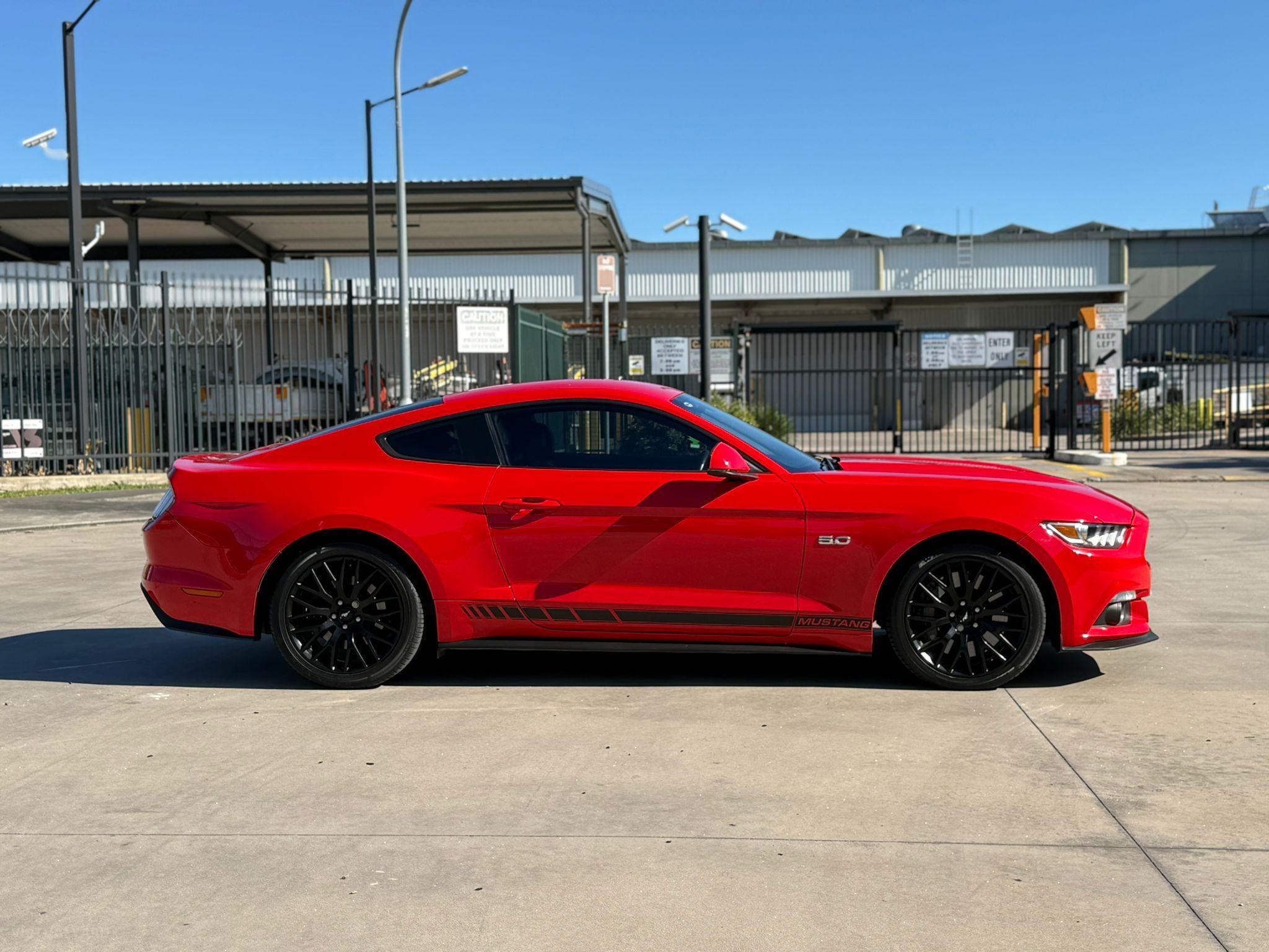 FORD MUSTANG