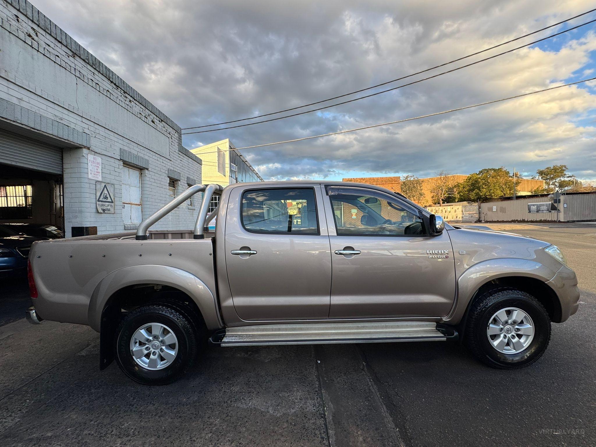 TOYOTA HILUX