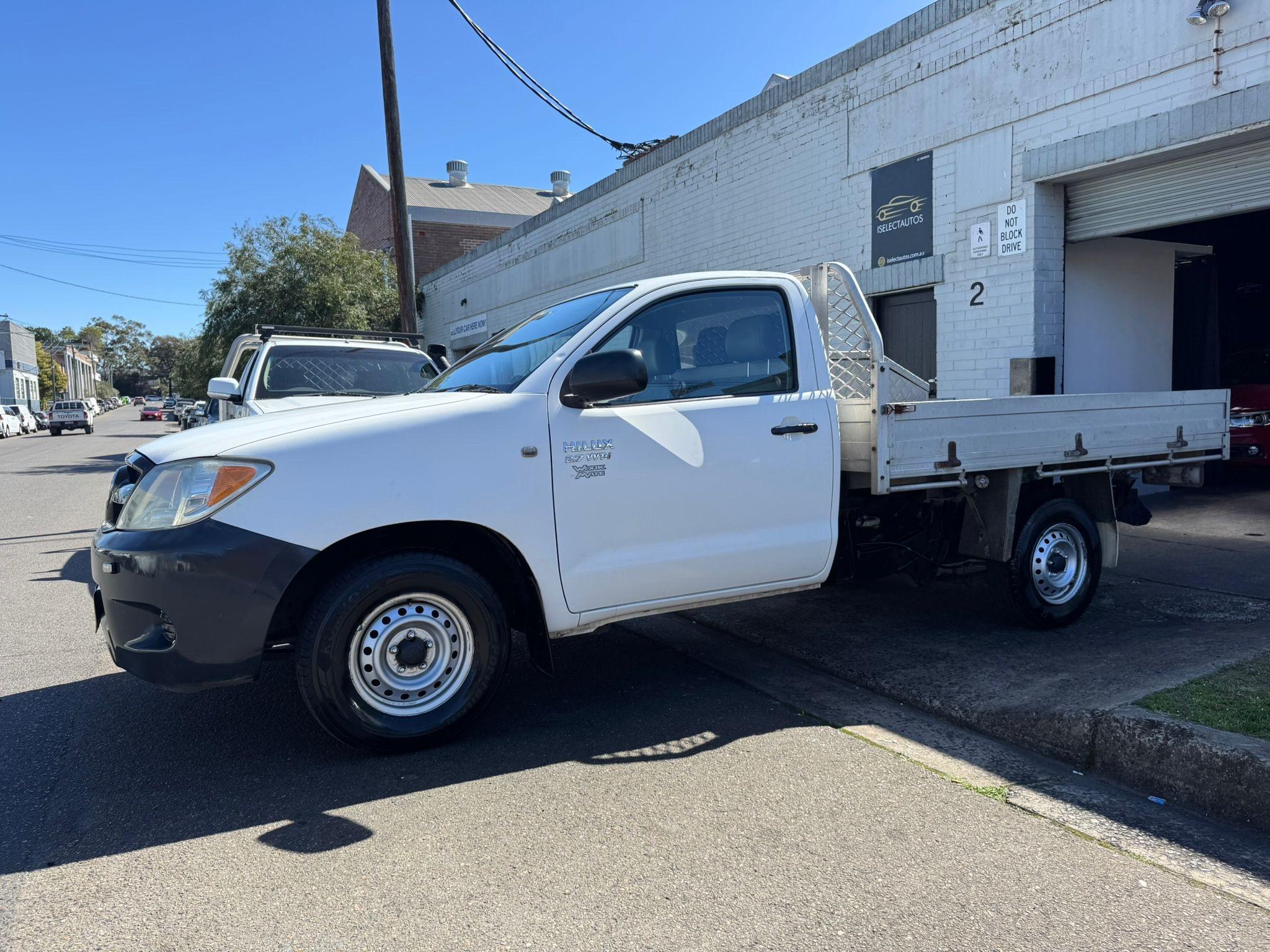 TOYOTA HILUX