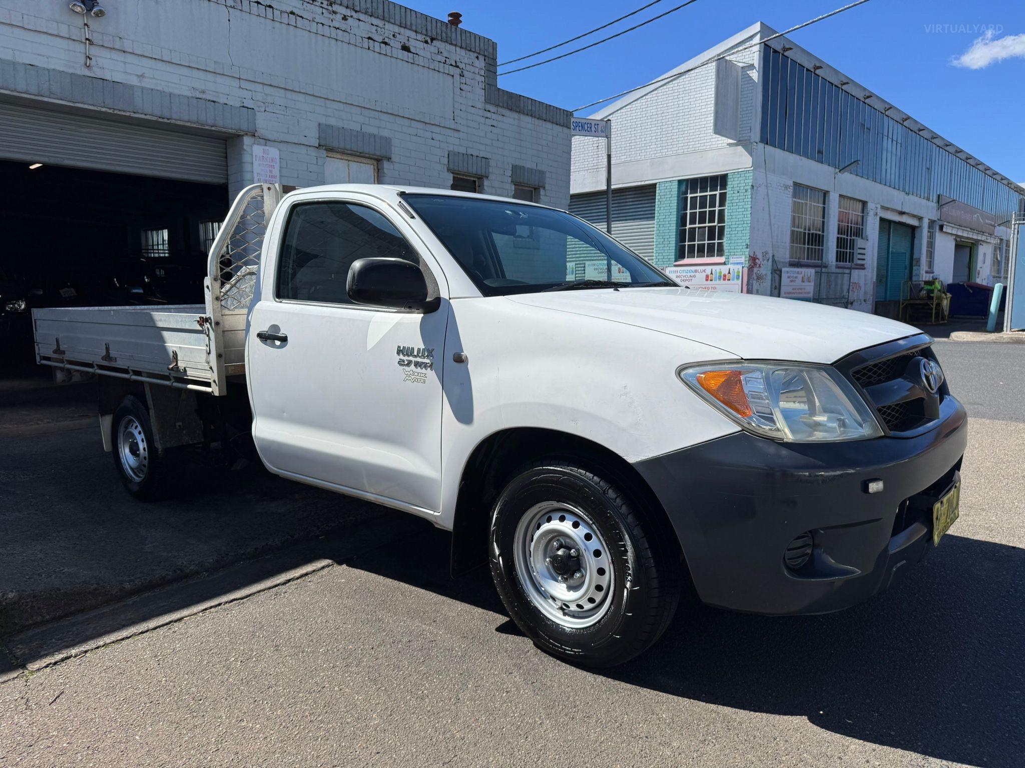 TOYOTA HILUX