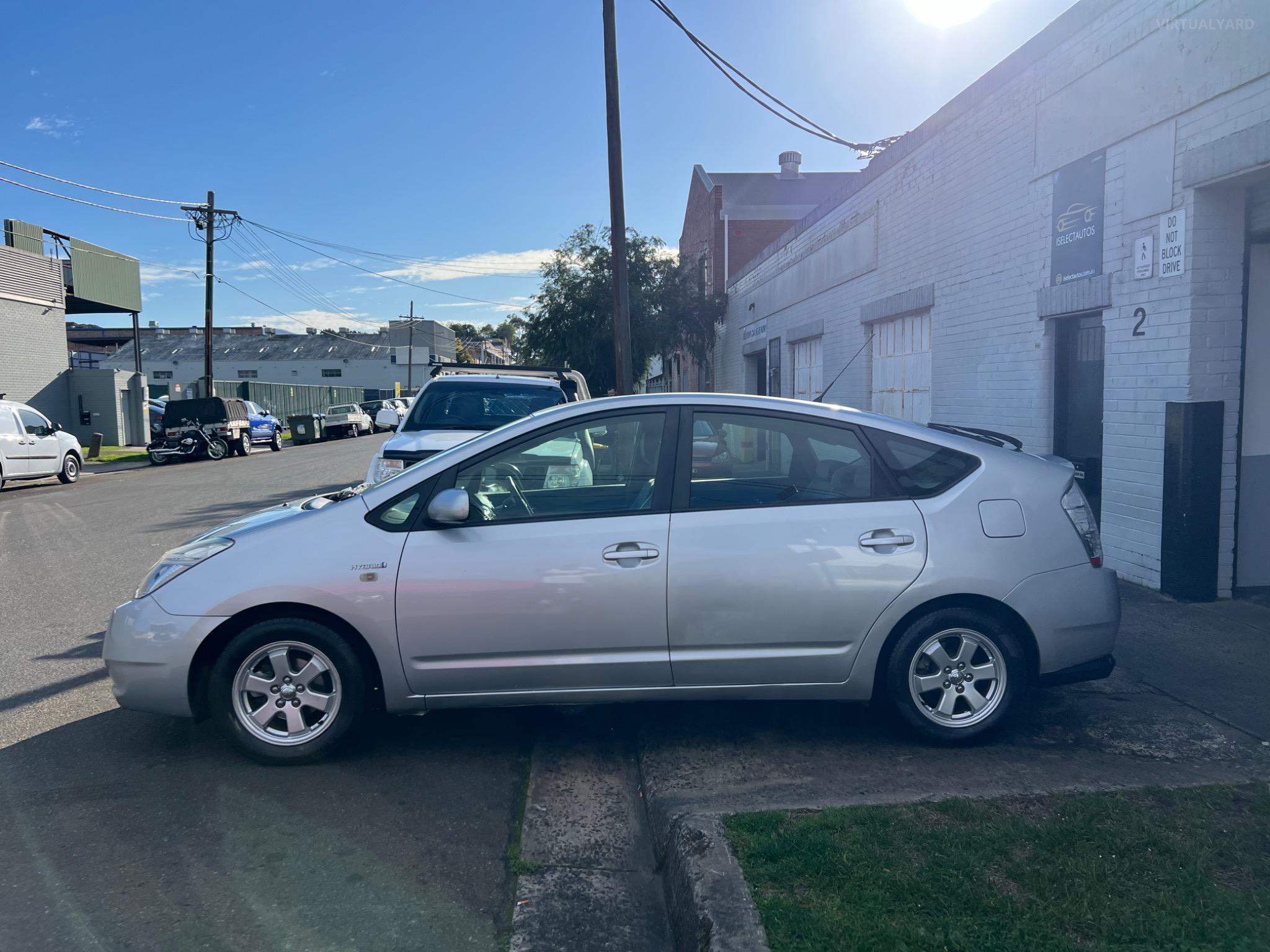 TOYOTA PRIUS