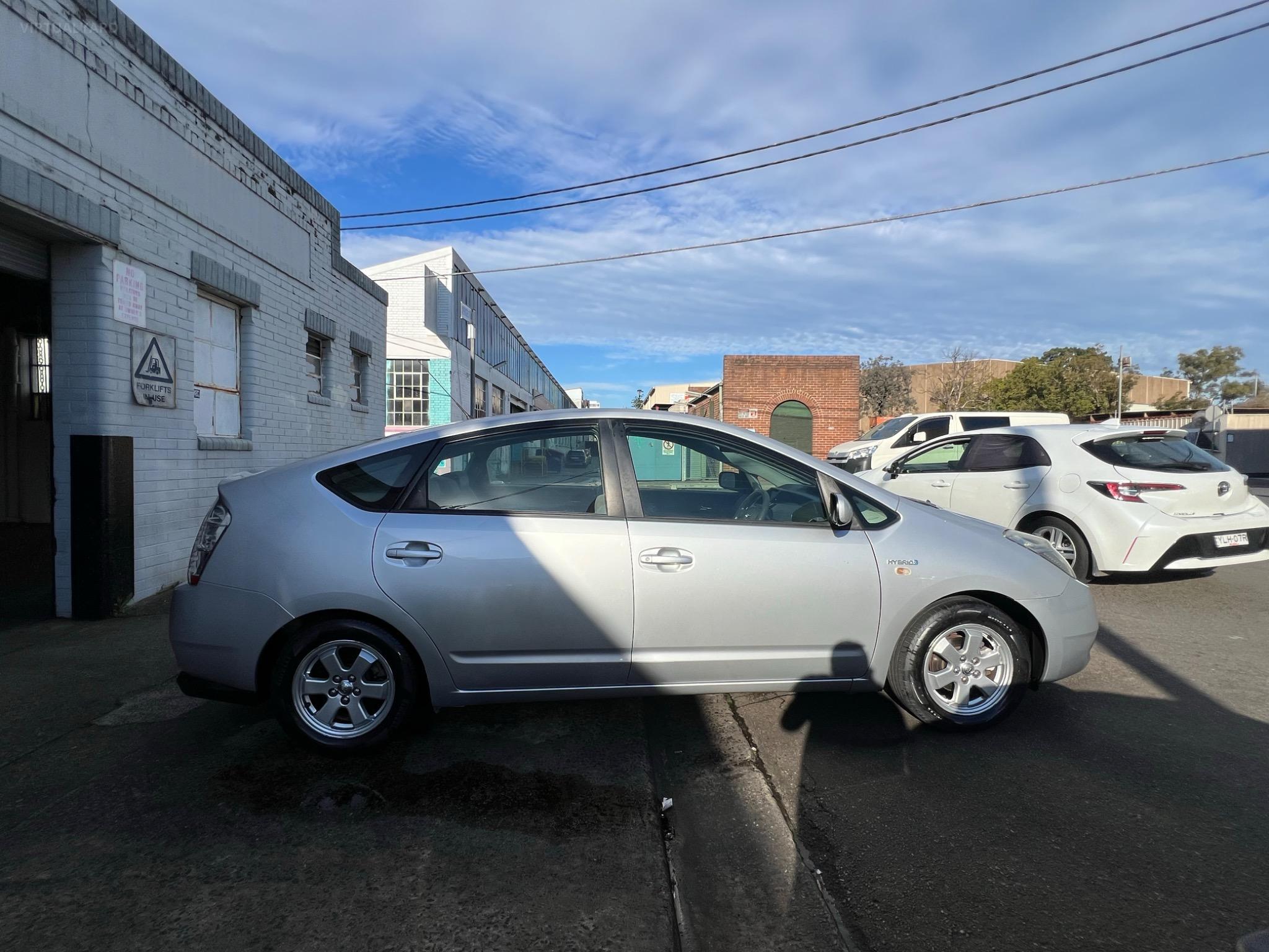 TOYOTA PRIUS