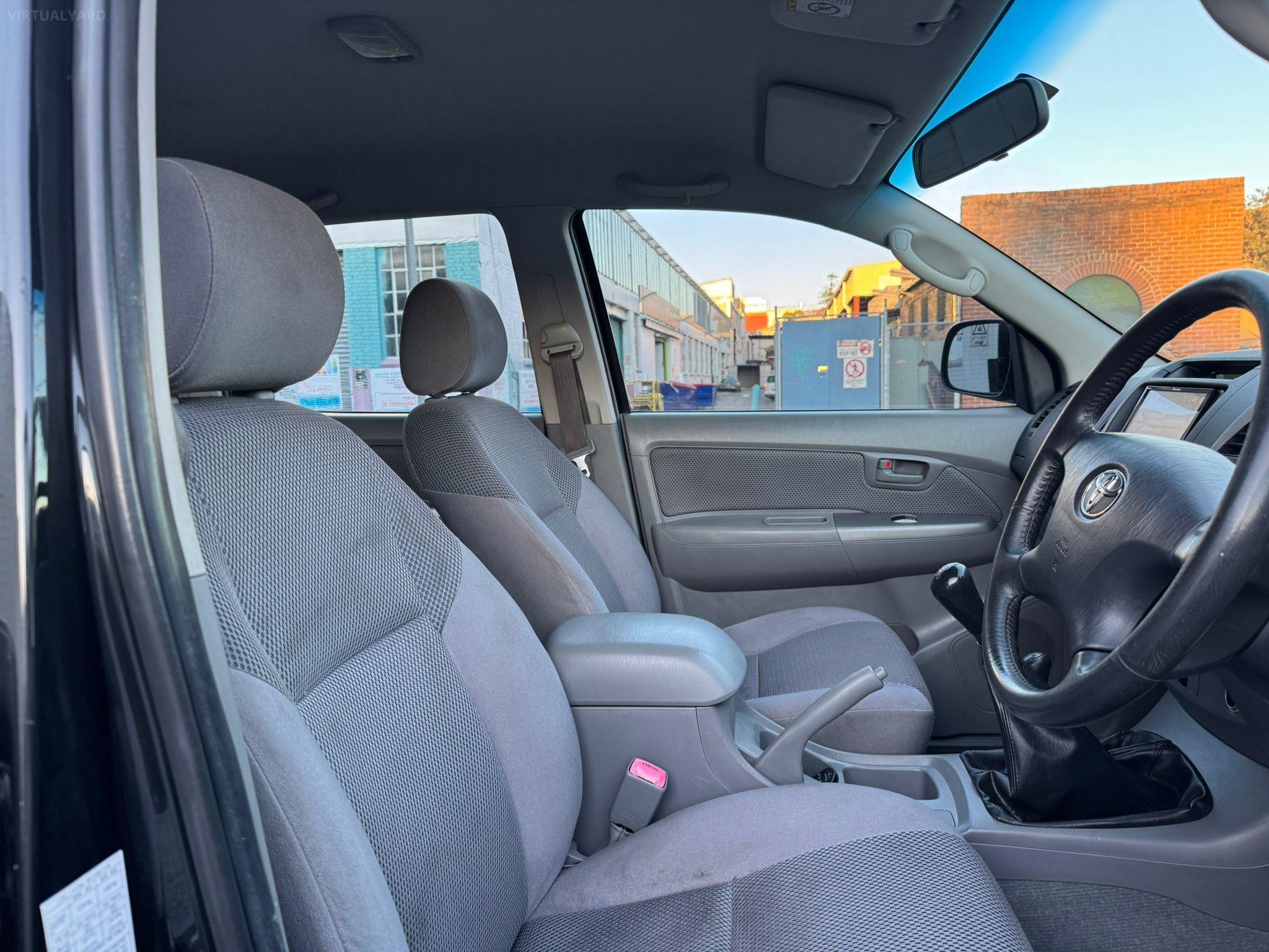 TOYOTA HILUX