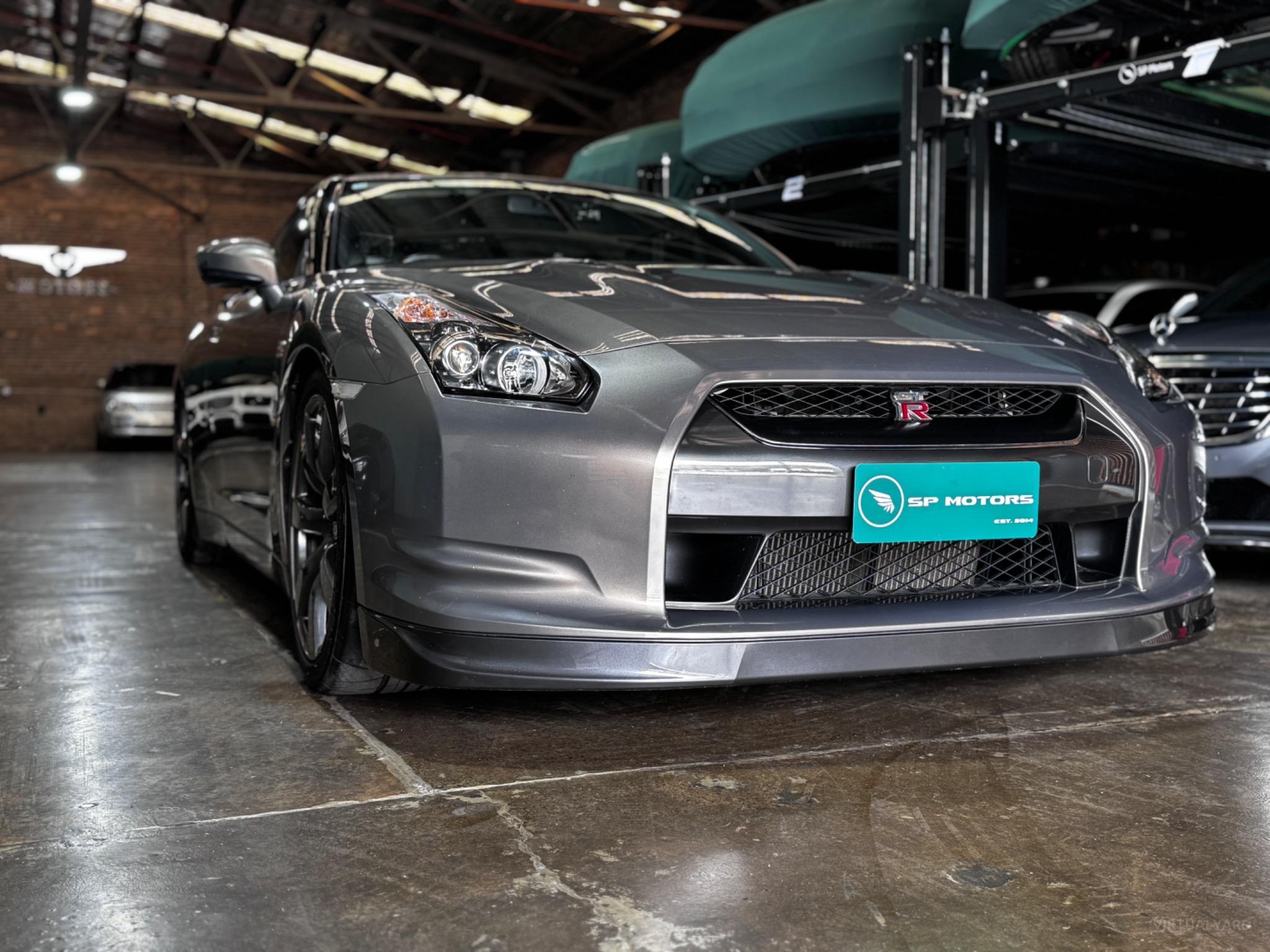 NISSAN GT-R