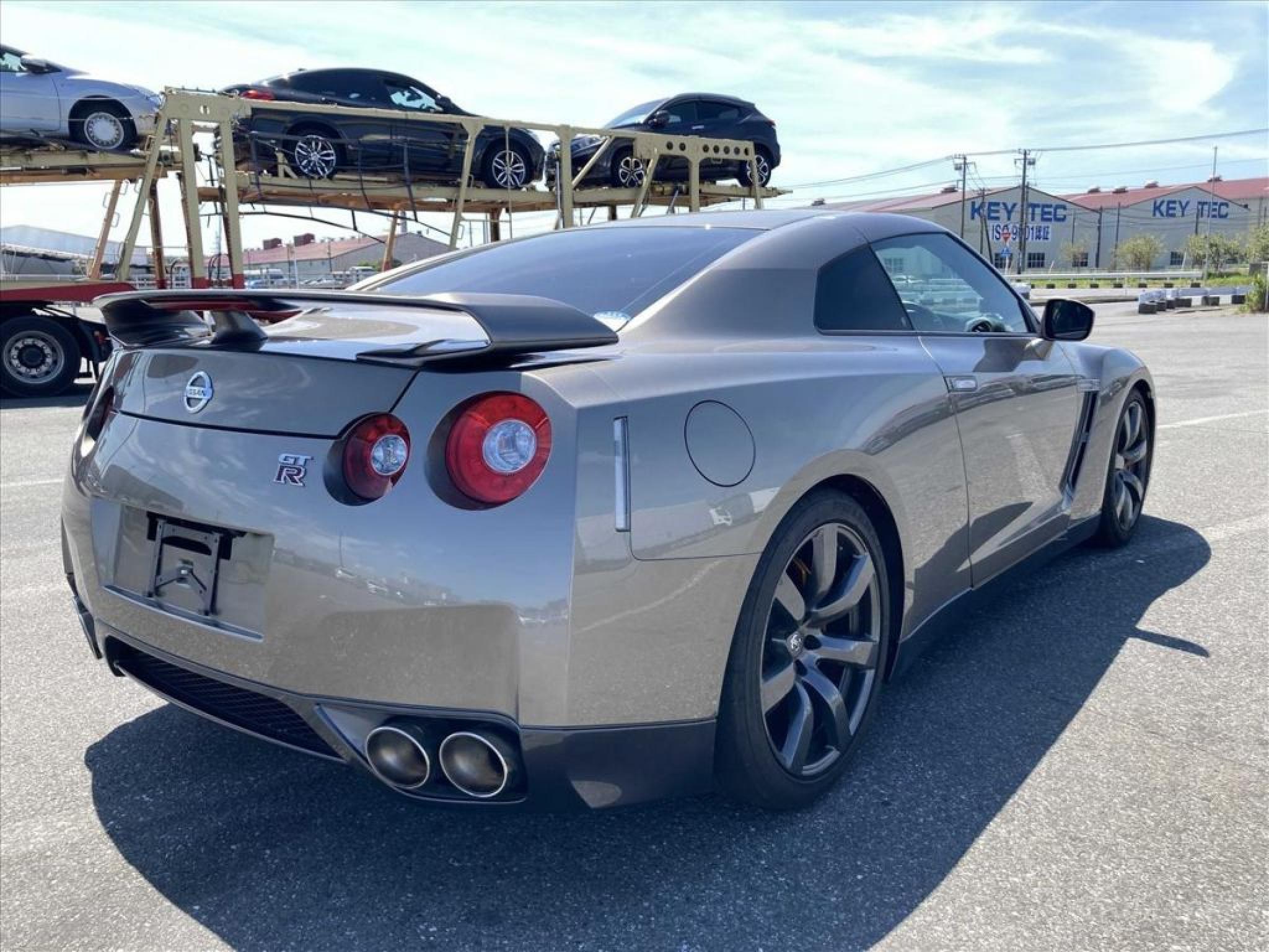 NISSAN GT-R