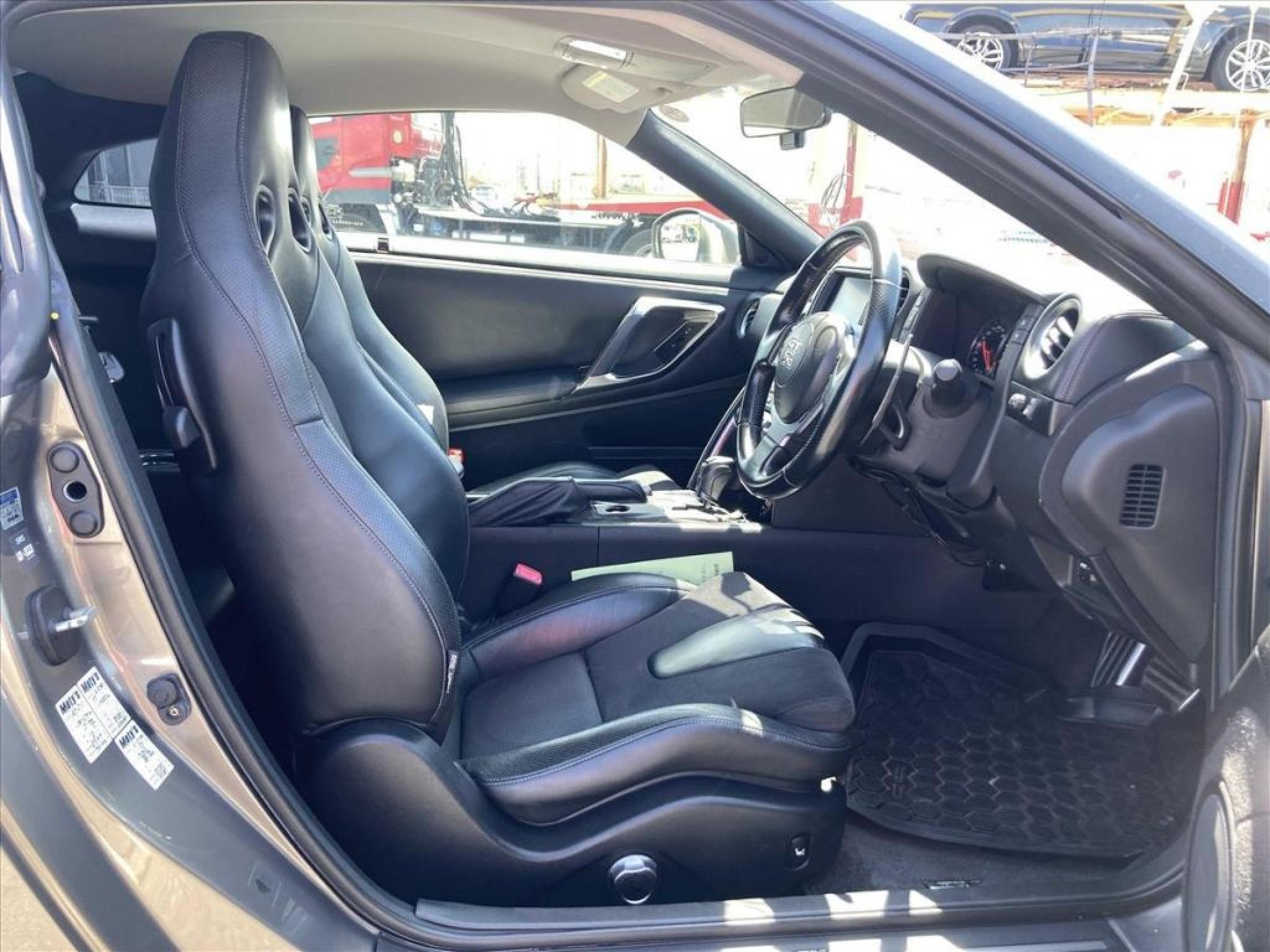 NISSAN GT-R