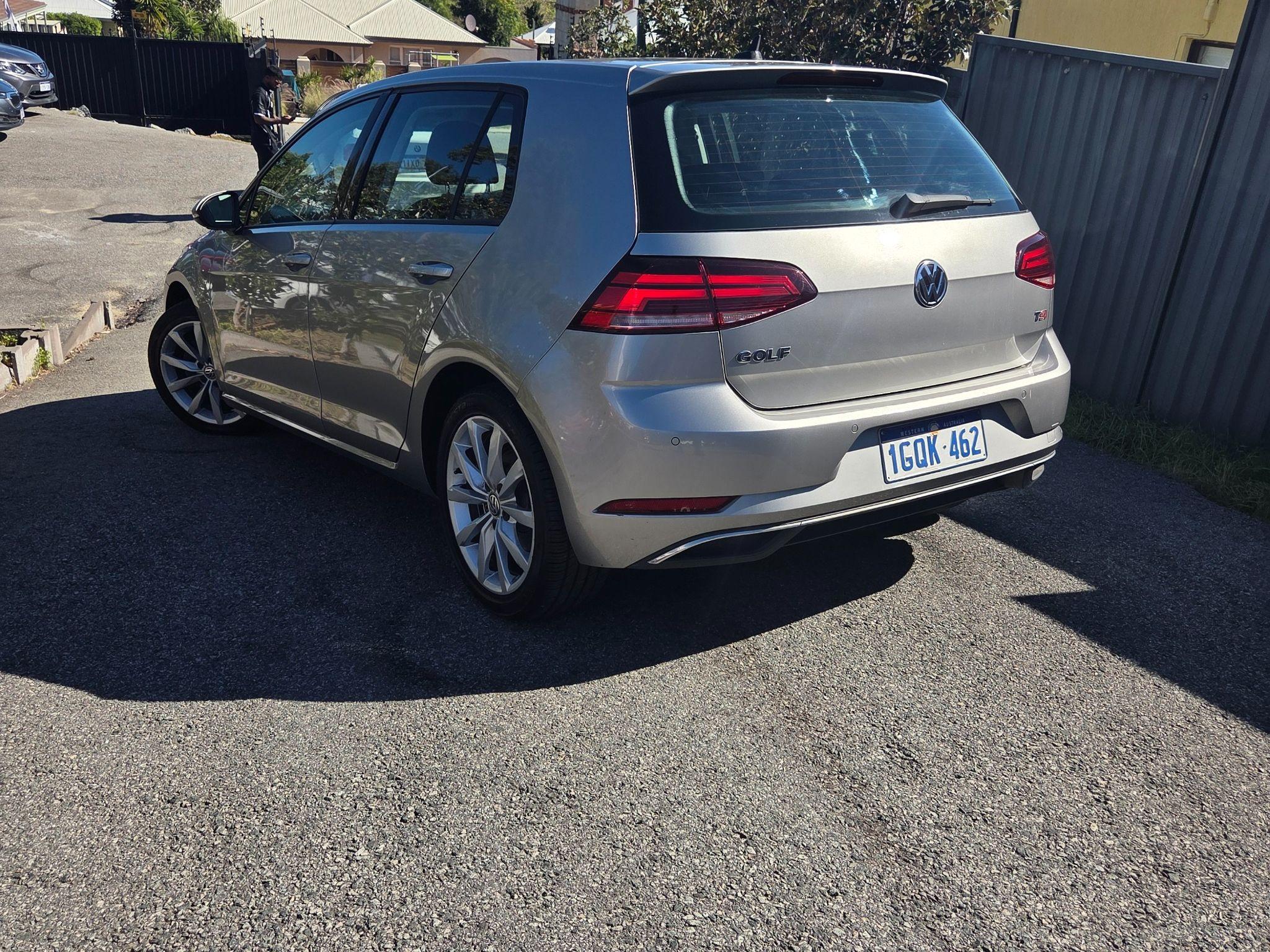 VOLKSWAGEN GOLF