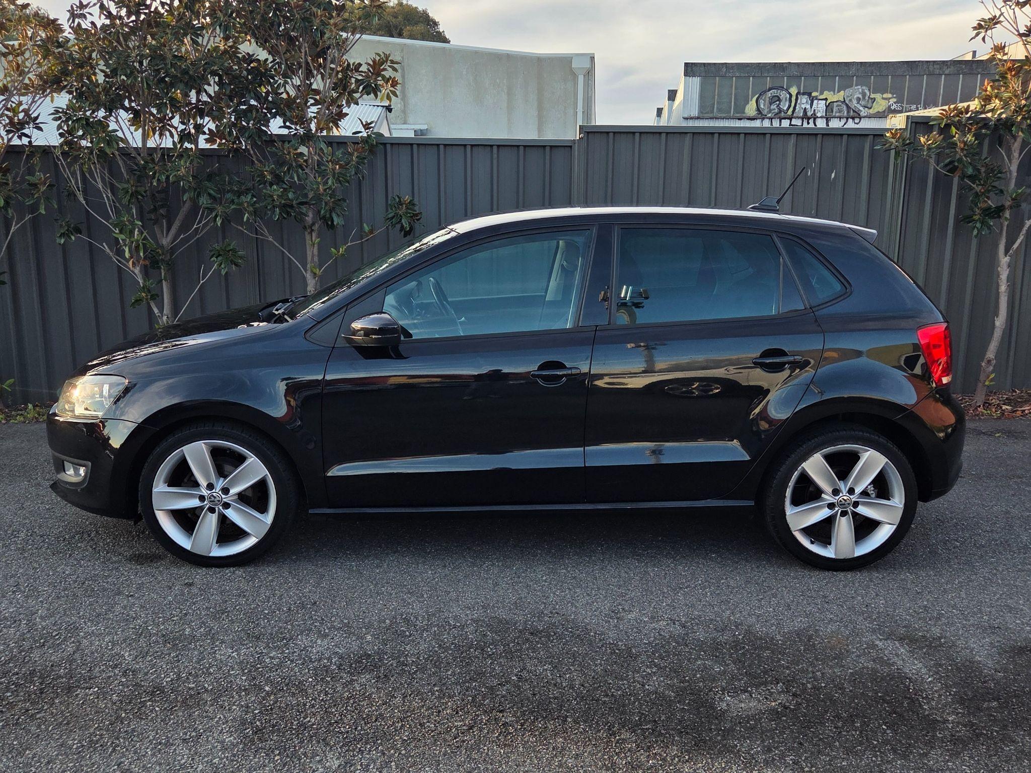 VOLKSWAGEN POLO