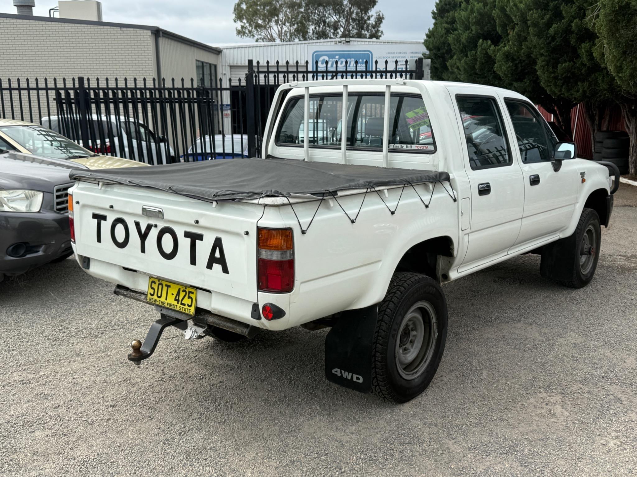 TOYOTA HILUX