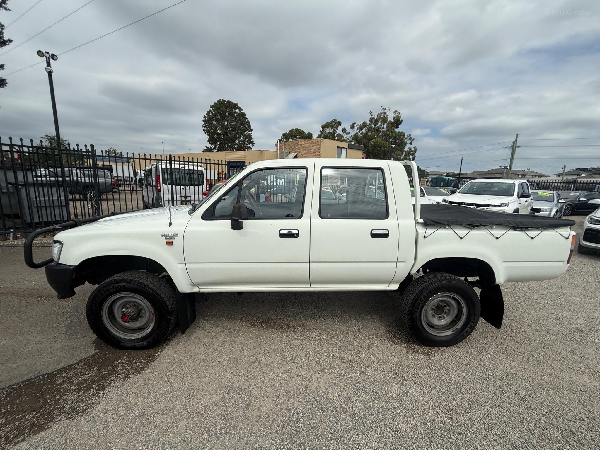 TOYOTA HILUX