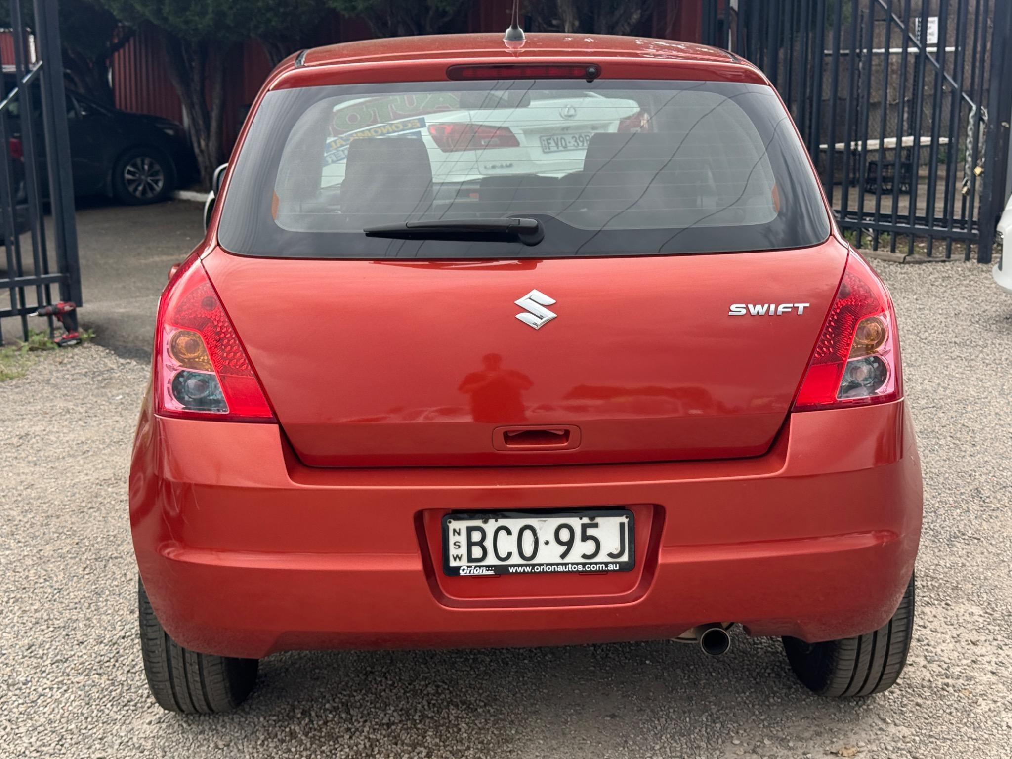 SUZUKI SWIFT