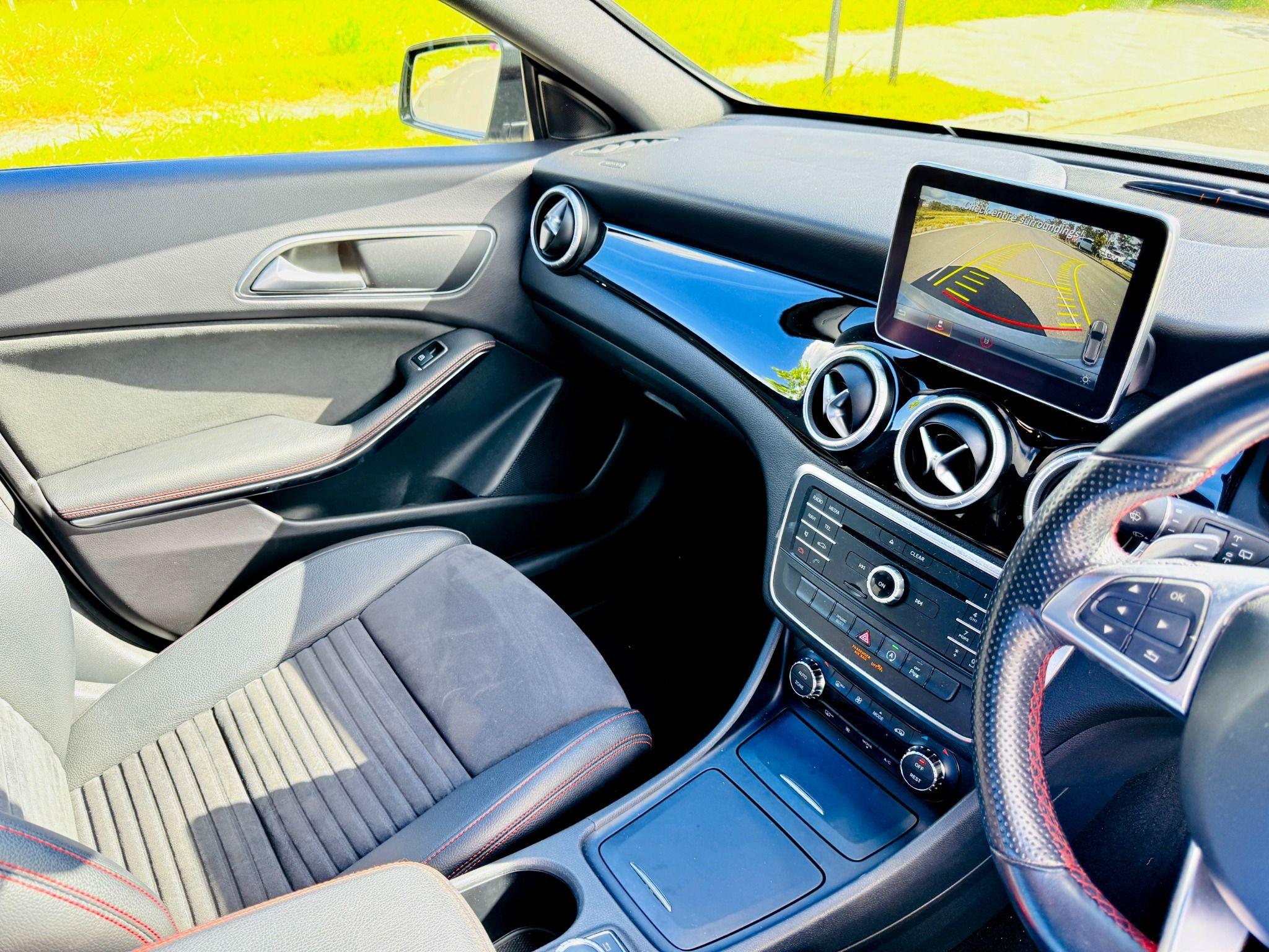 MERCEDES-BENZ CLA200