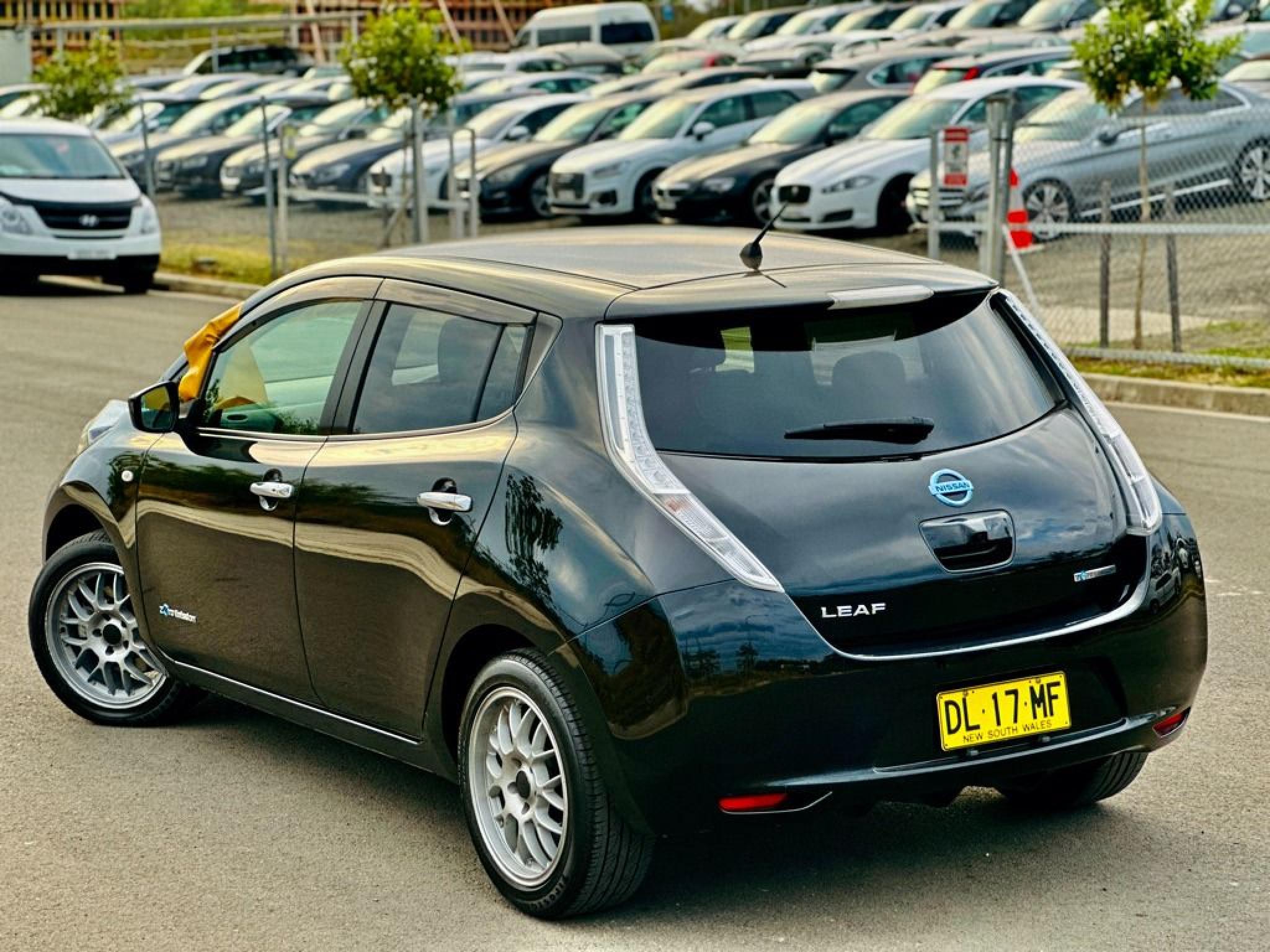 NISSAN LEAF