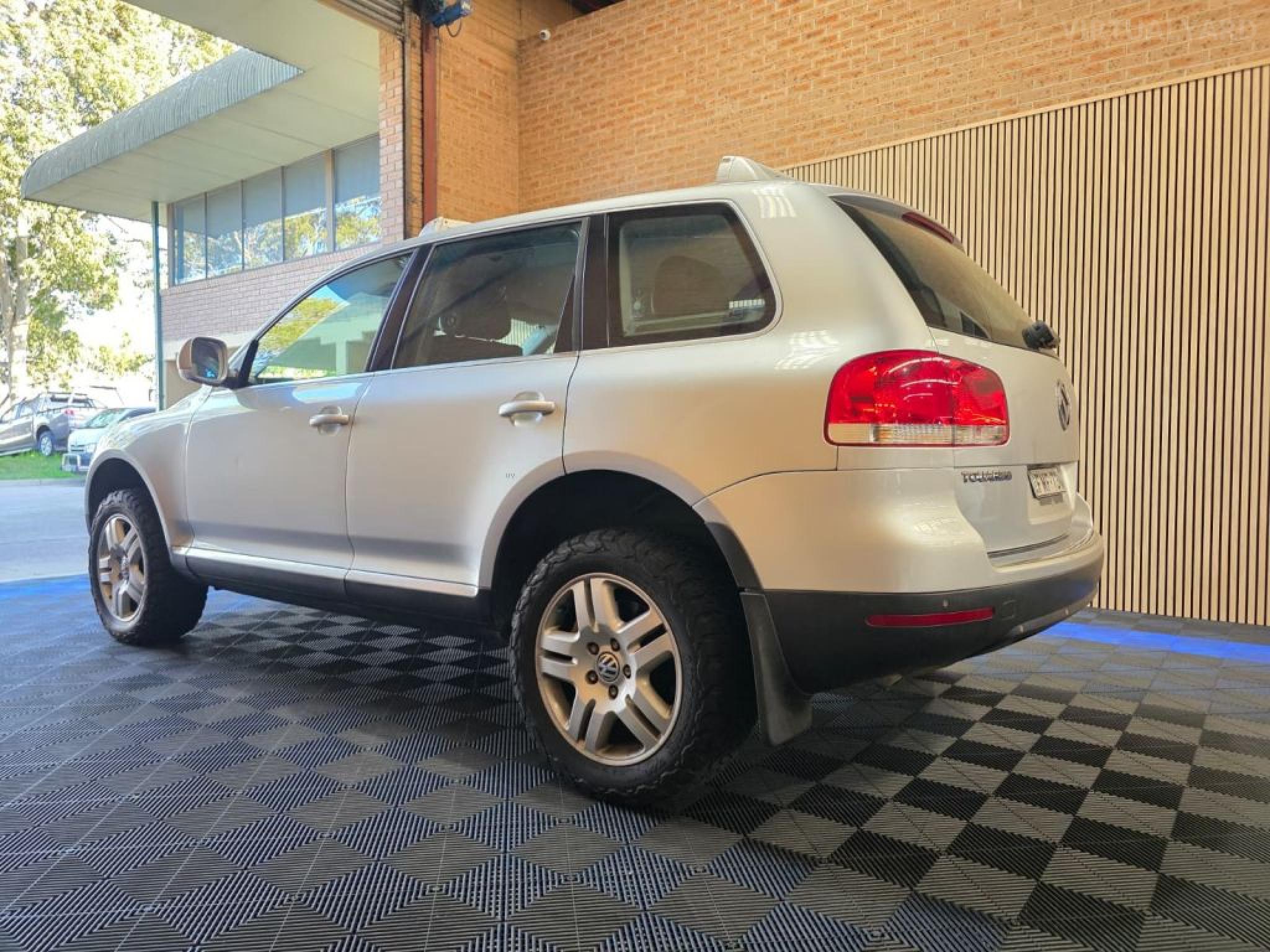 VOLKSWAGEN TOUAREG