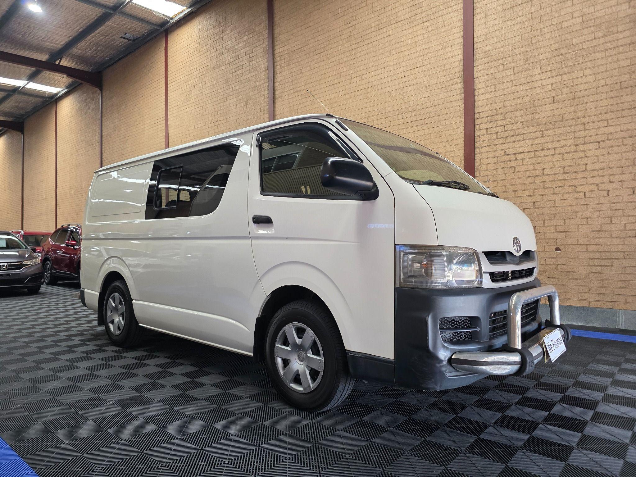 TOYOTA HIACE