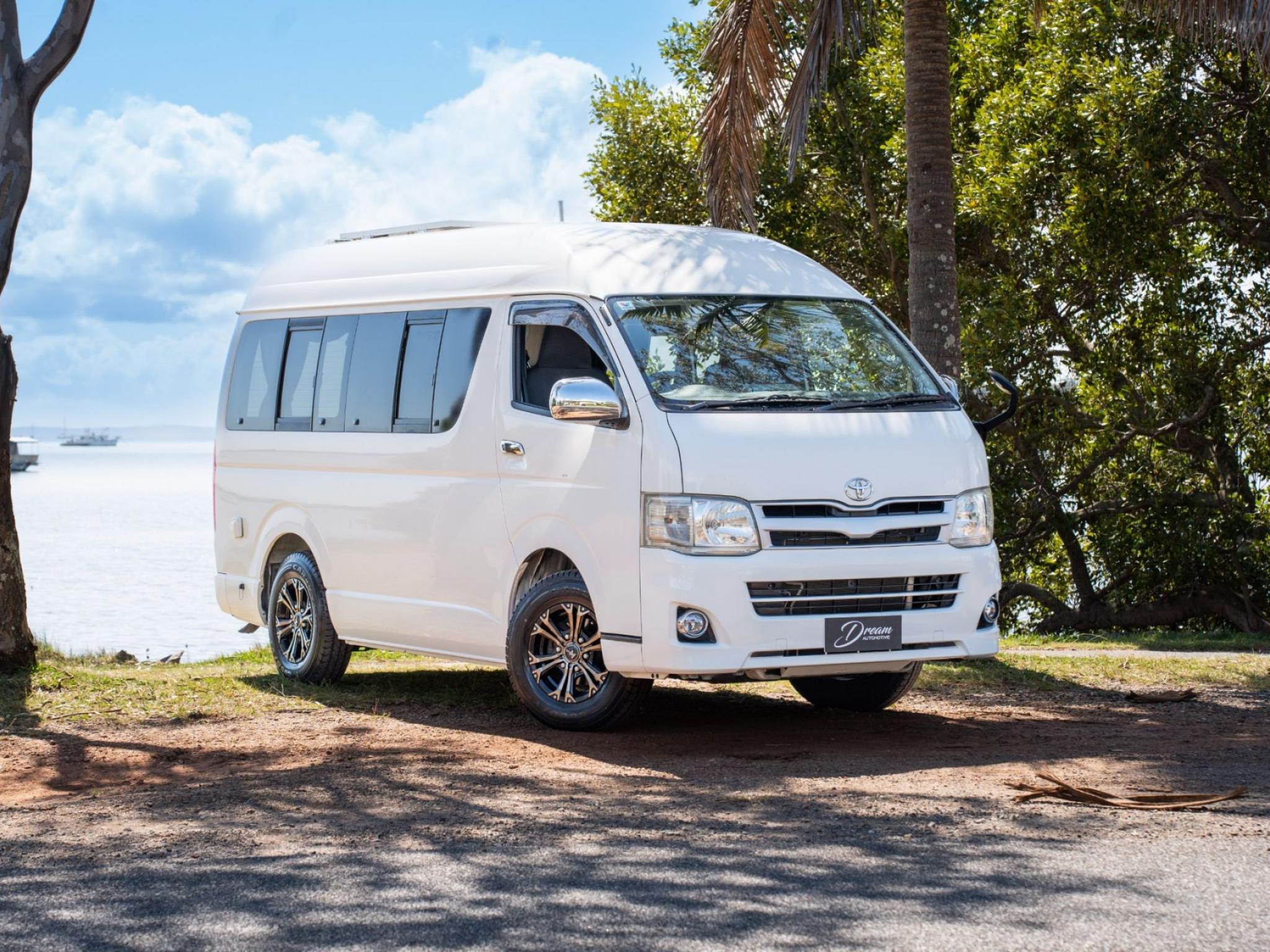 TOYOTA HIACE