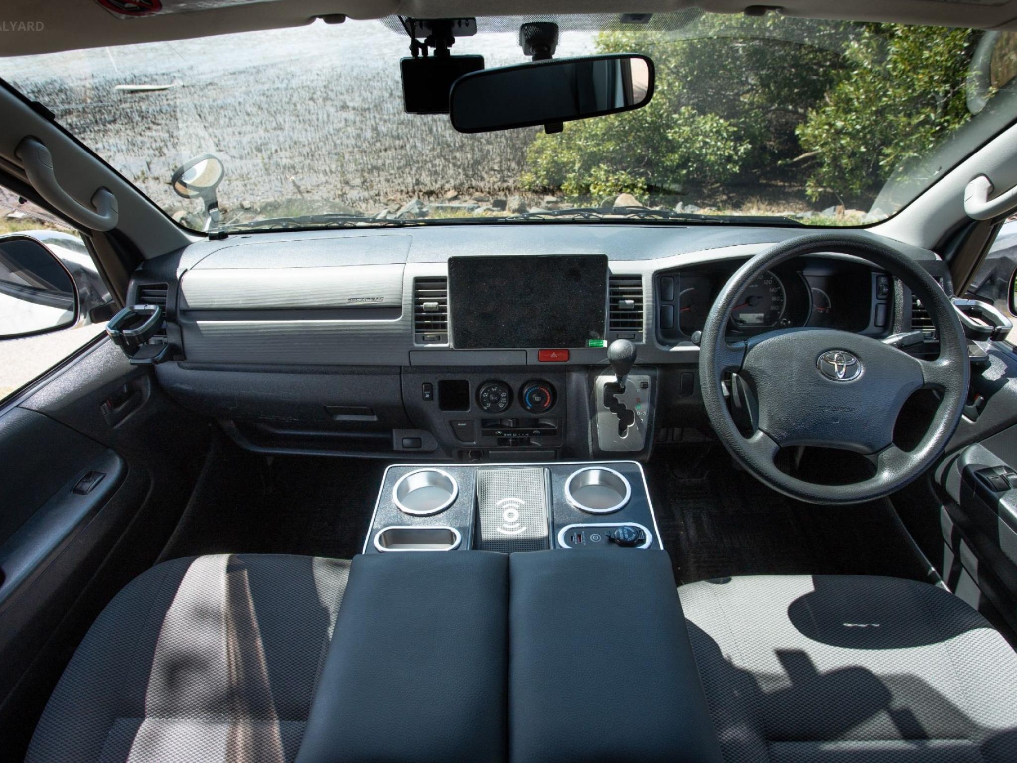 TOYOTA HIACE
