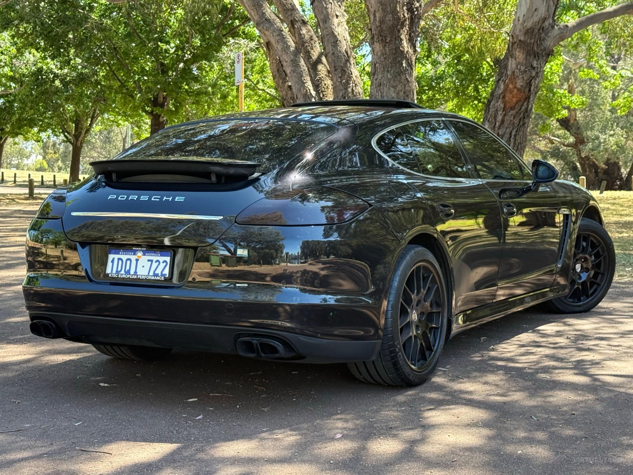 PORSCHE PANAMERA