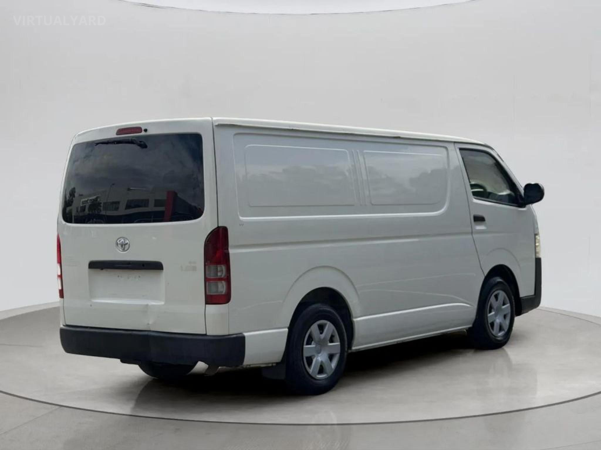 TOYOTA HIACE
