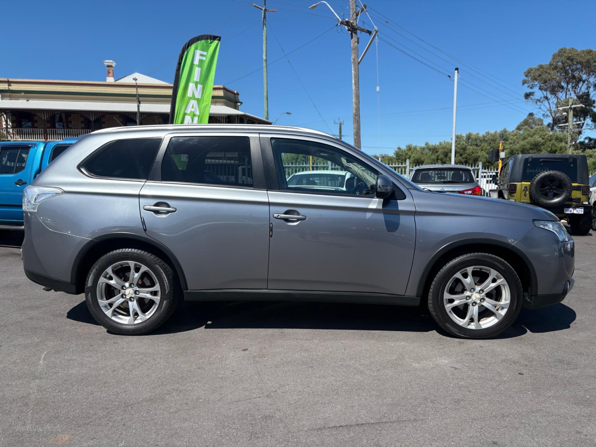 MITSUBISHI OUTLANDER