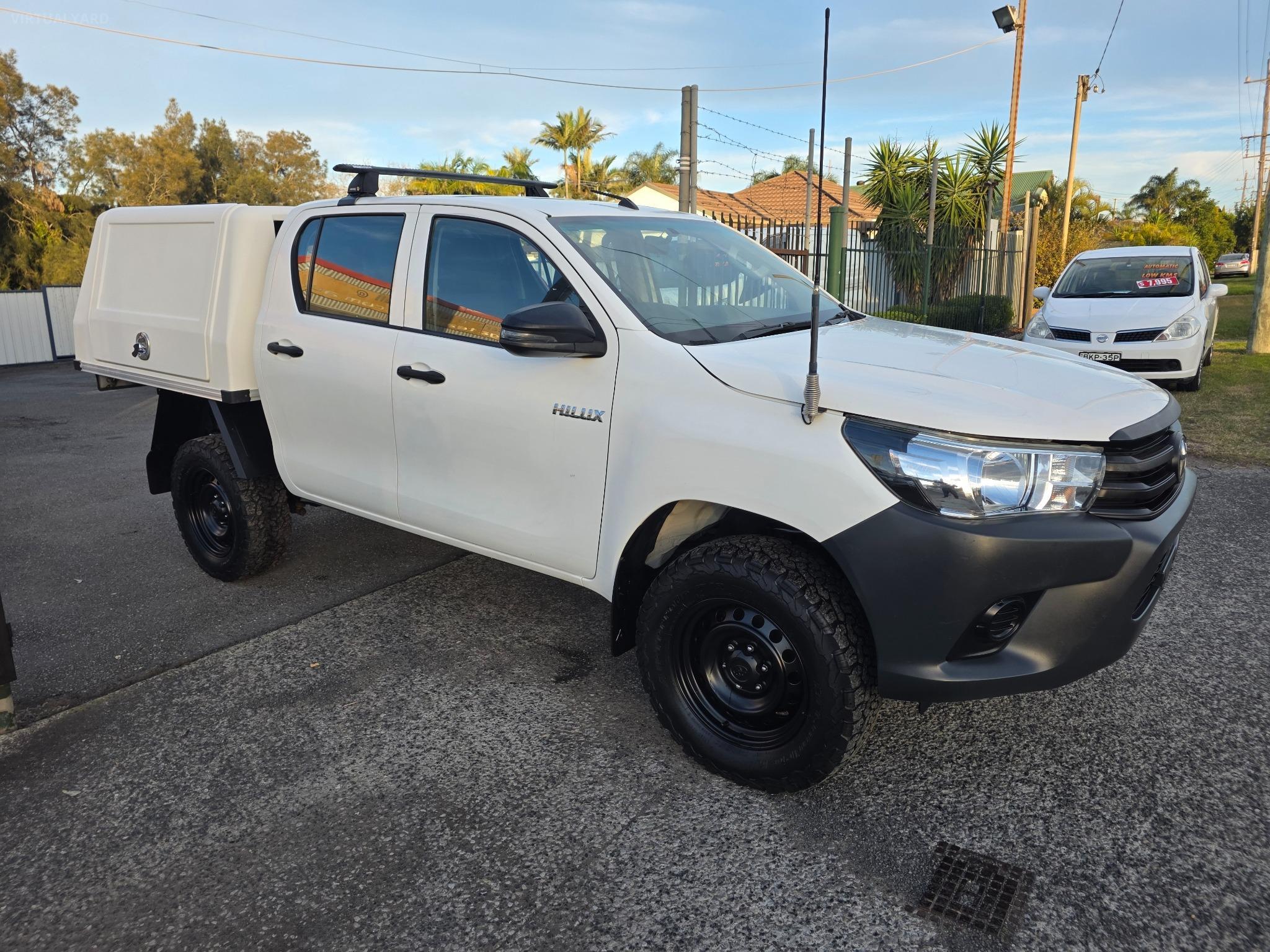 TOYOTA HILUX