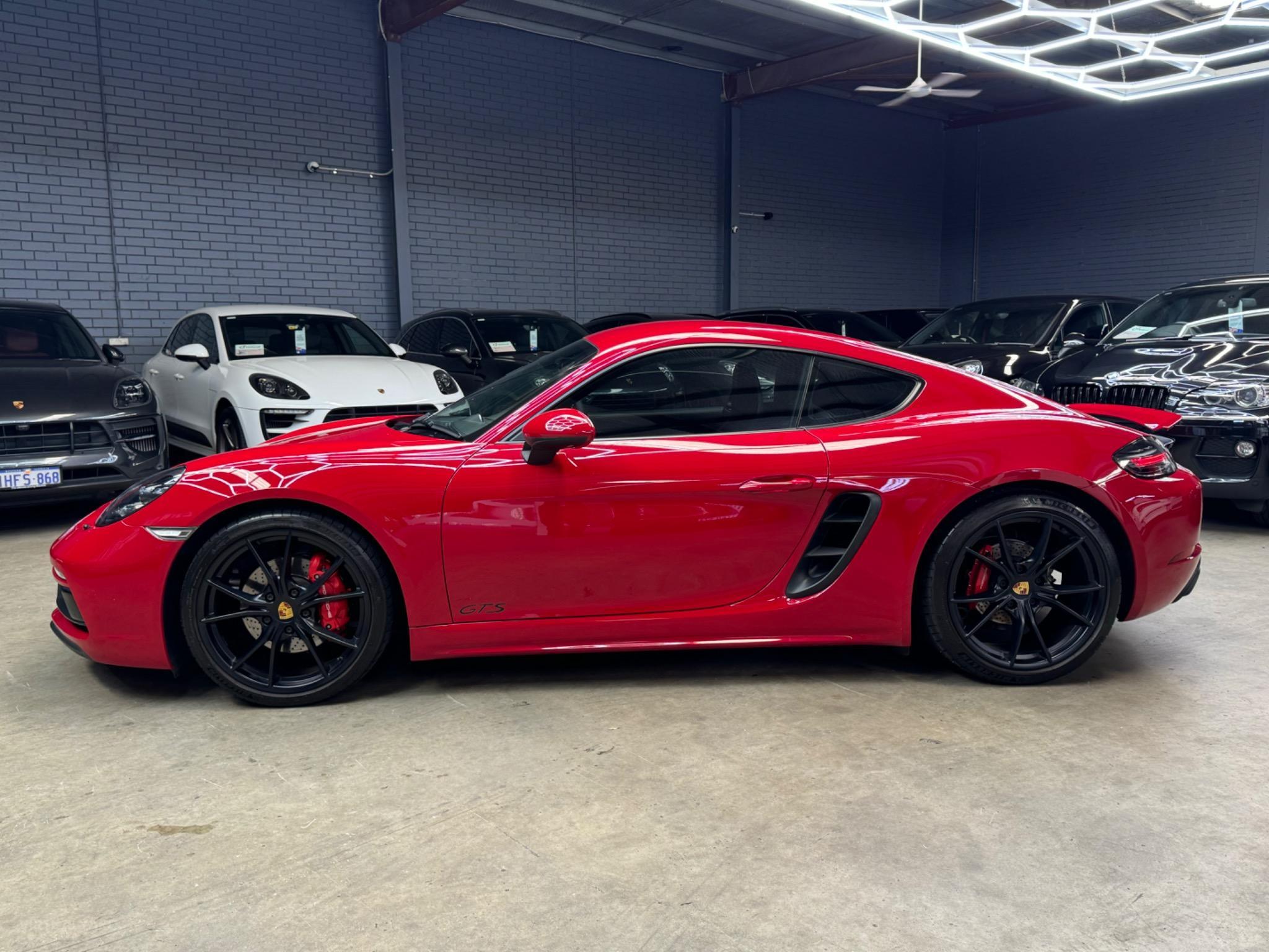 PORSCHE 718