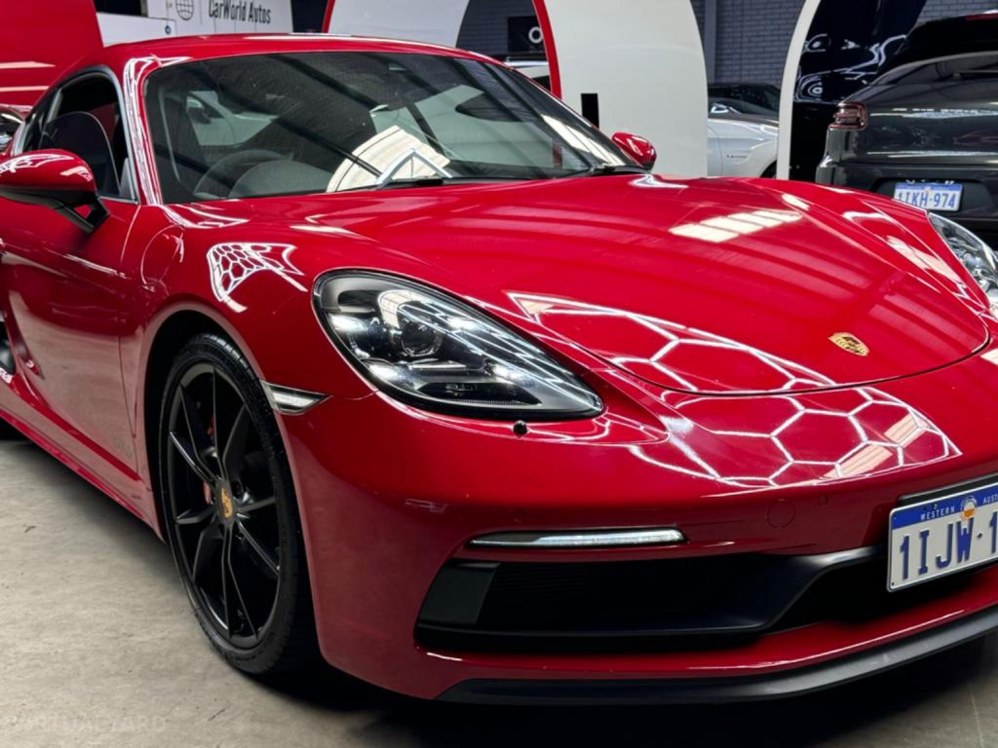 PORSCHE 718