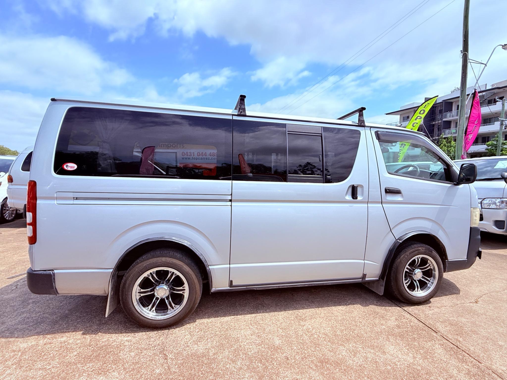 TOYOTA HIACE CAMPER
