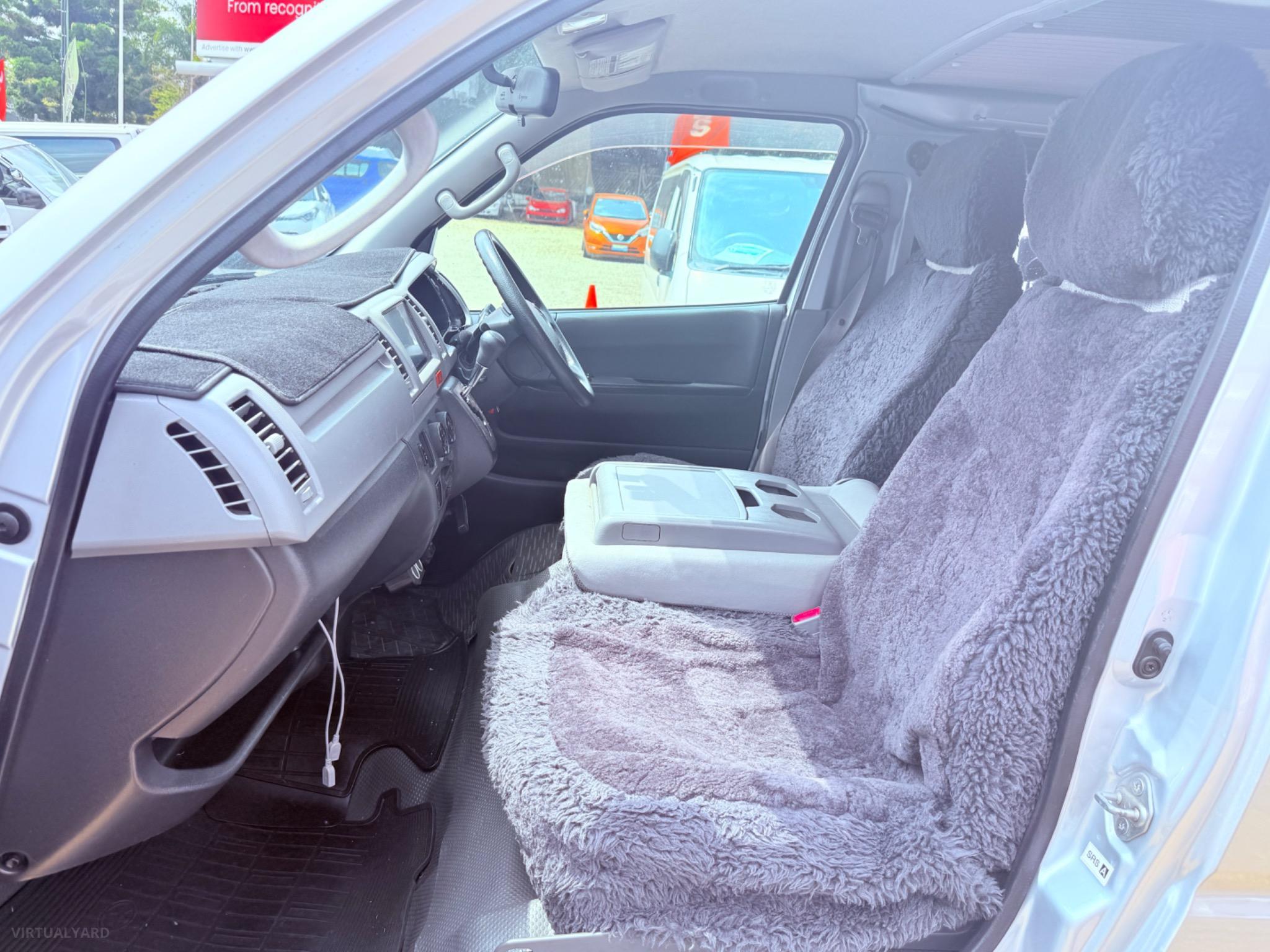 TOYOTA HIACE CAMPER