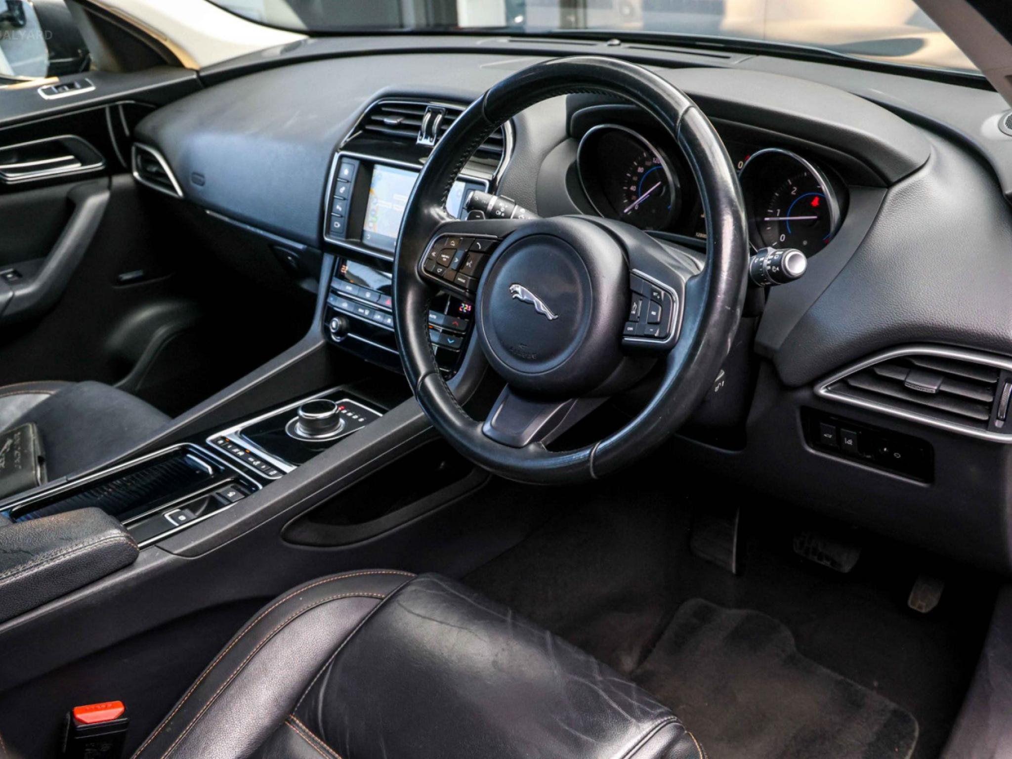 JAGUAR F-PACE