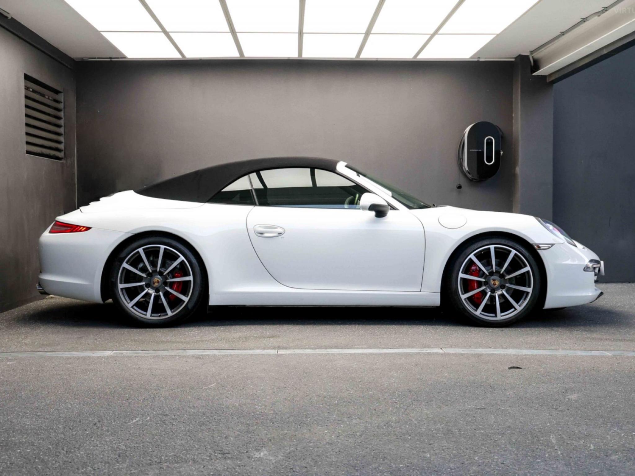 PORSCHE 911