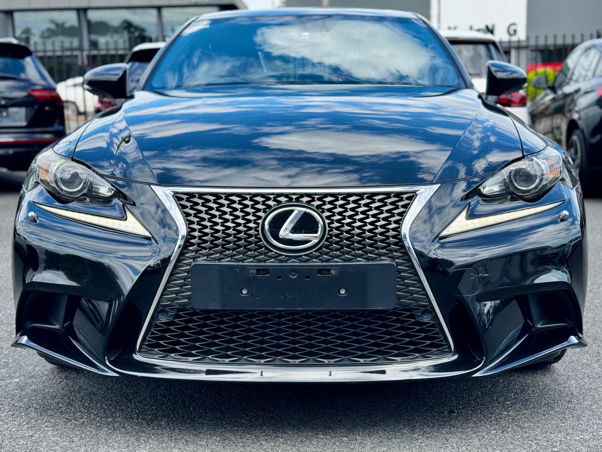 Lexus IS