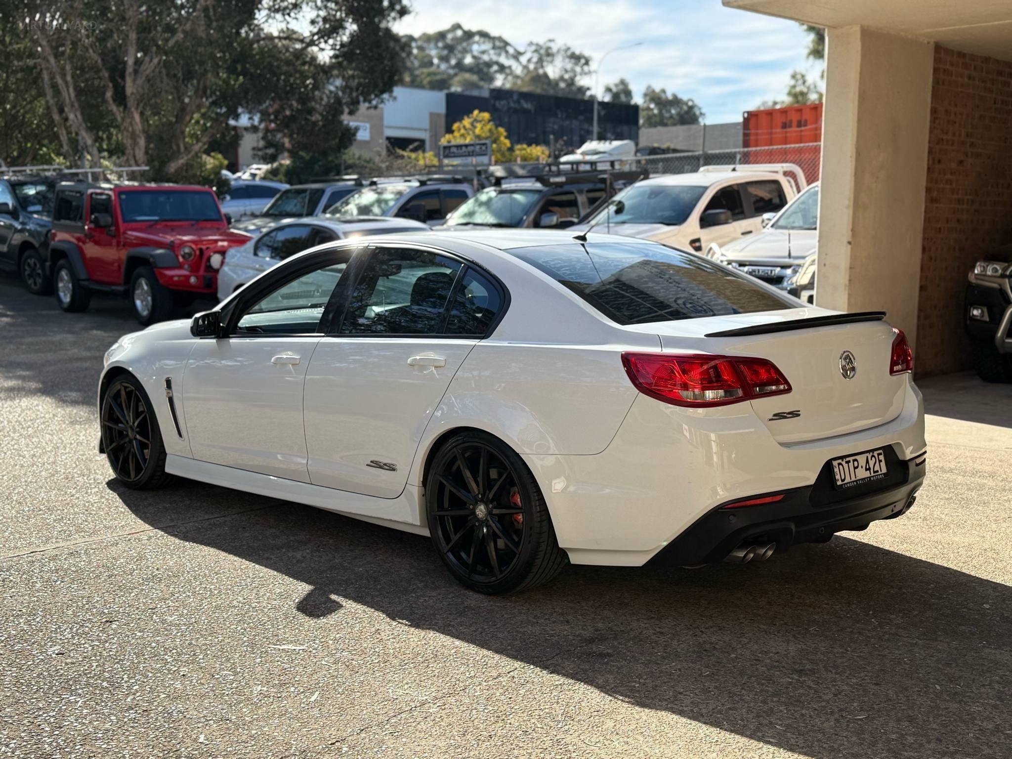 HOLDEN COMMODORE