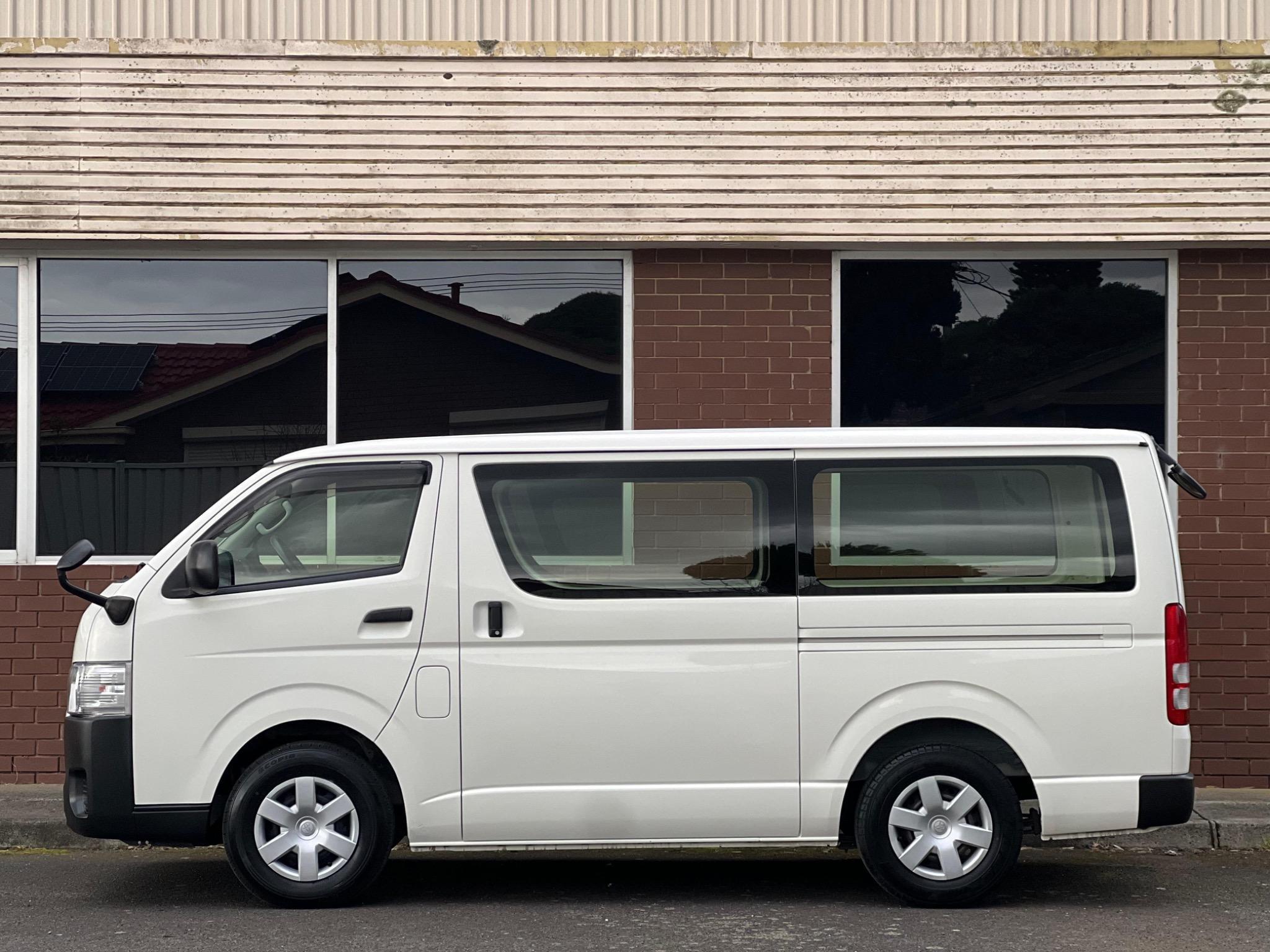 TOYOTA HIACE