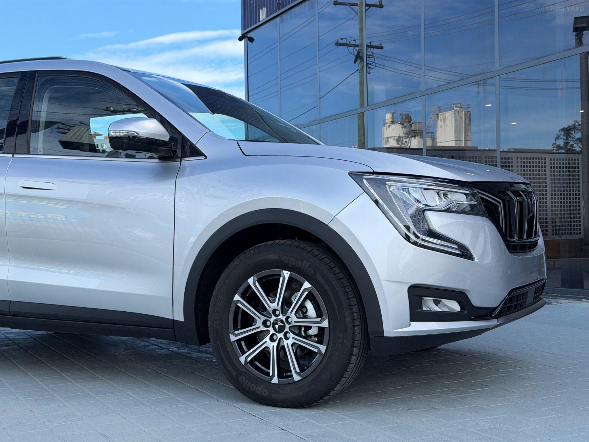 MAHINDRA XUV700