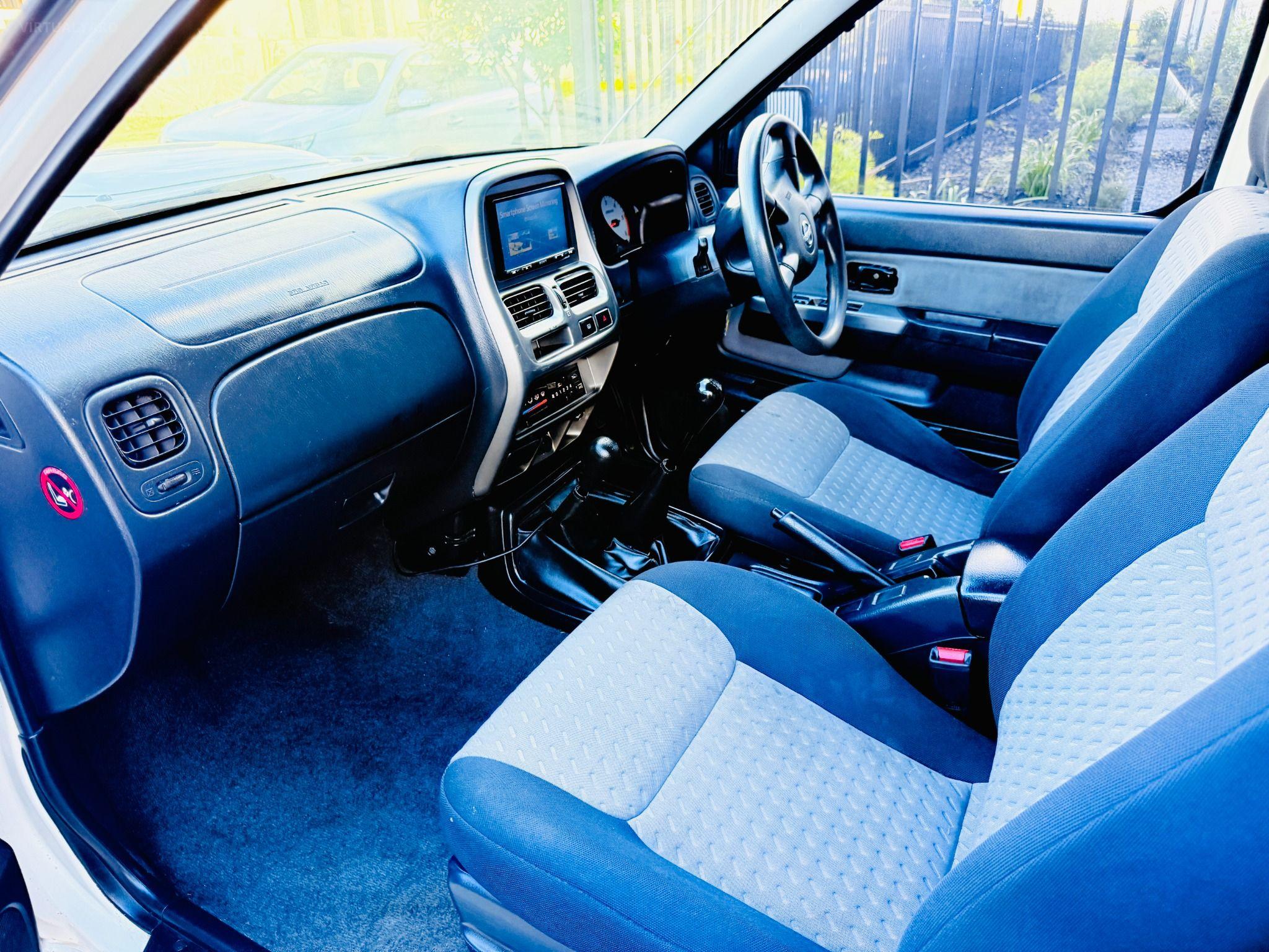 NISSAN NAVARA