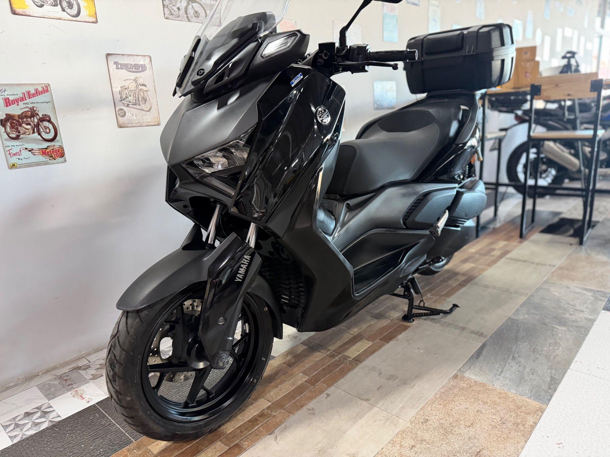 YAMAHA X-MAX 300 CONNECT