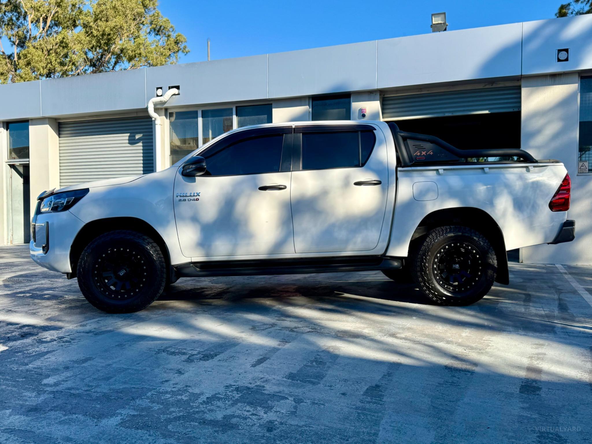TOYOTA HILUX