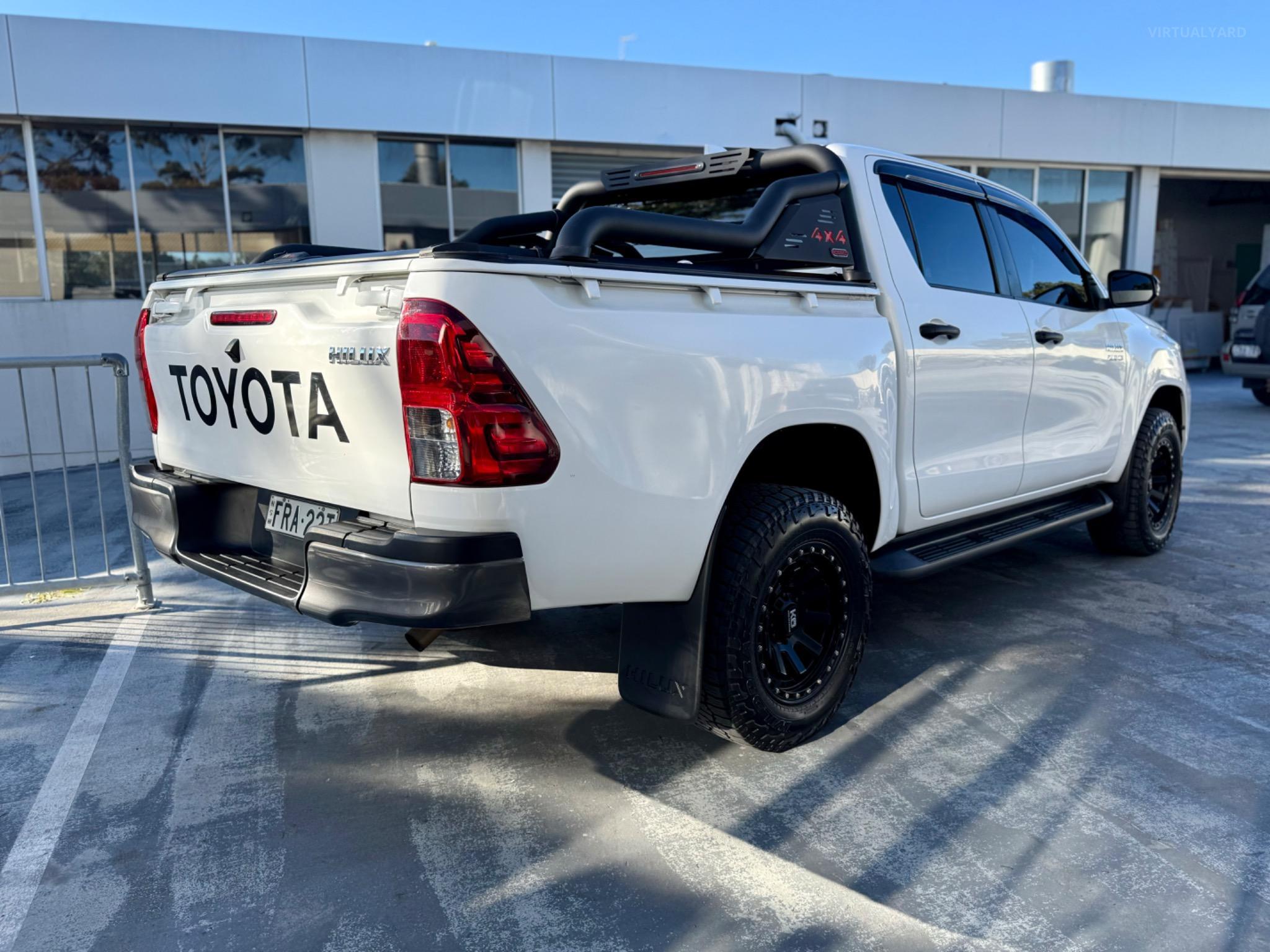 TOYOTA HILUX