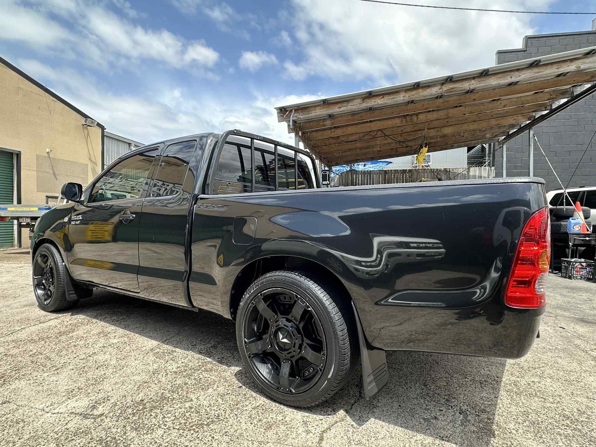 TOYOTA HILUX