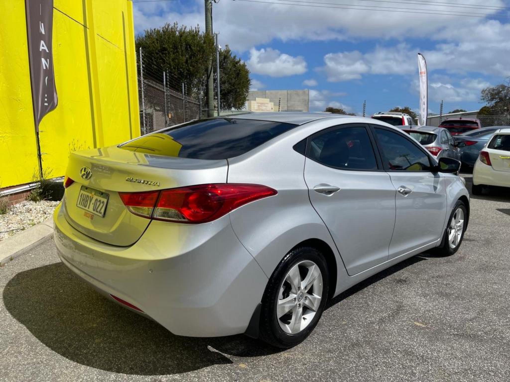 HYUNDAI ELANTRA