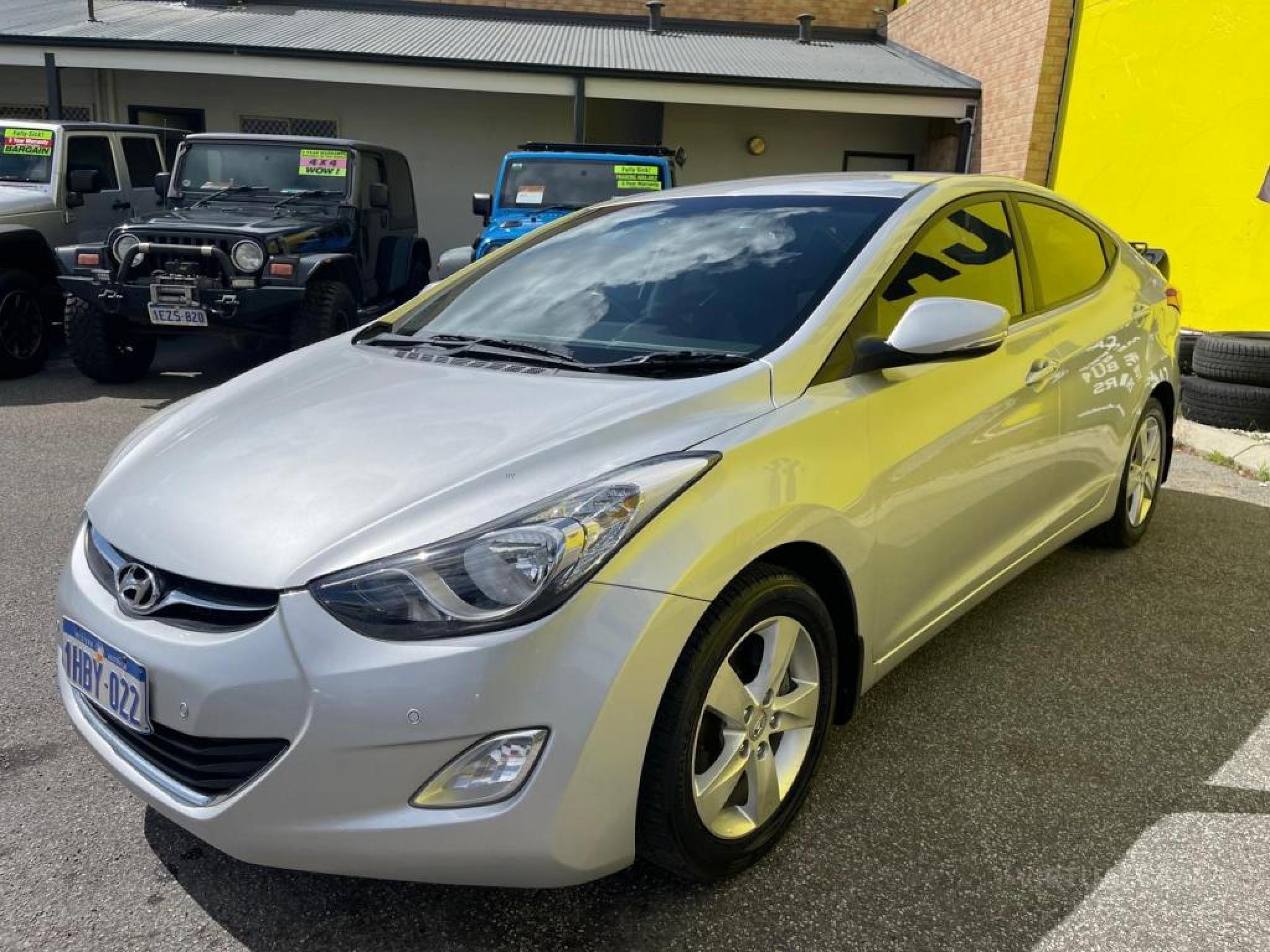 HYUNDAI ELANTRA