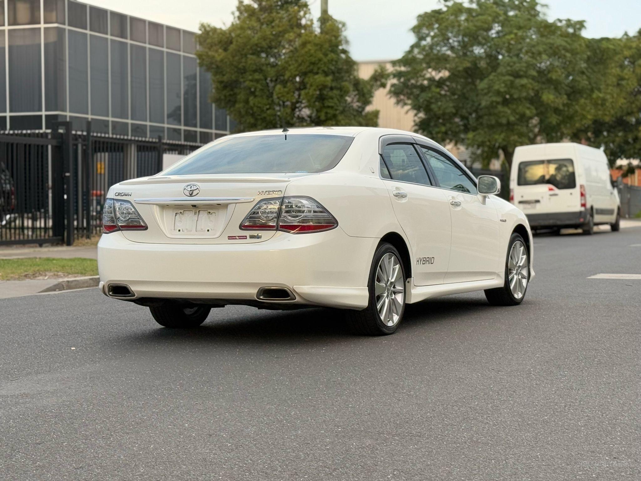 TOYOTA CROWN ATHLETE HYBRID