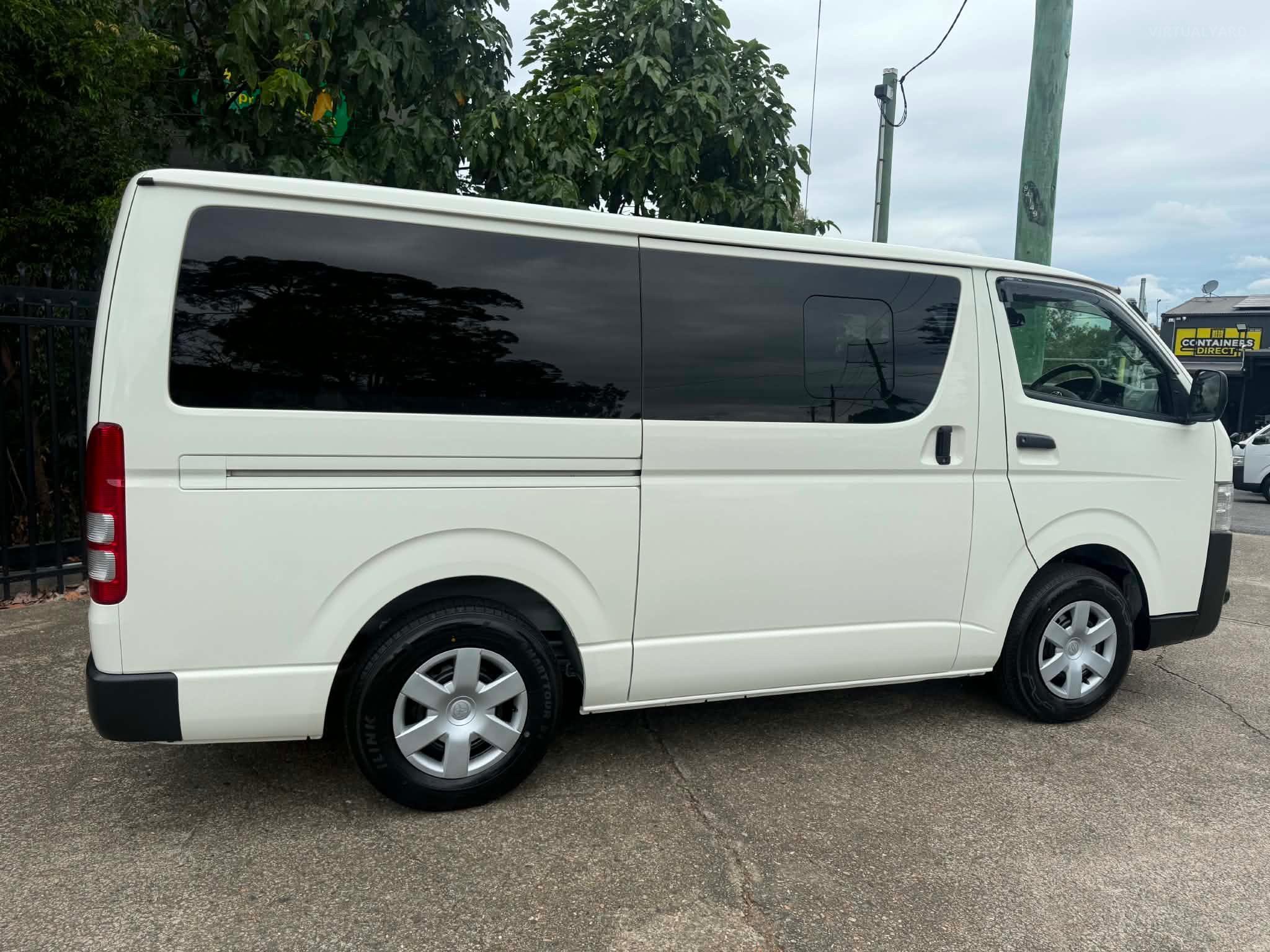 TOYOTA HIACE