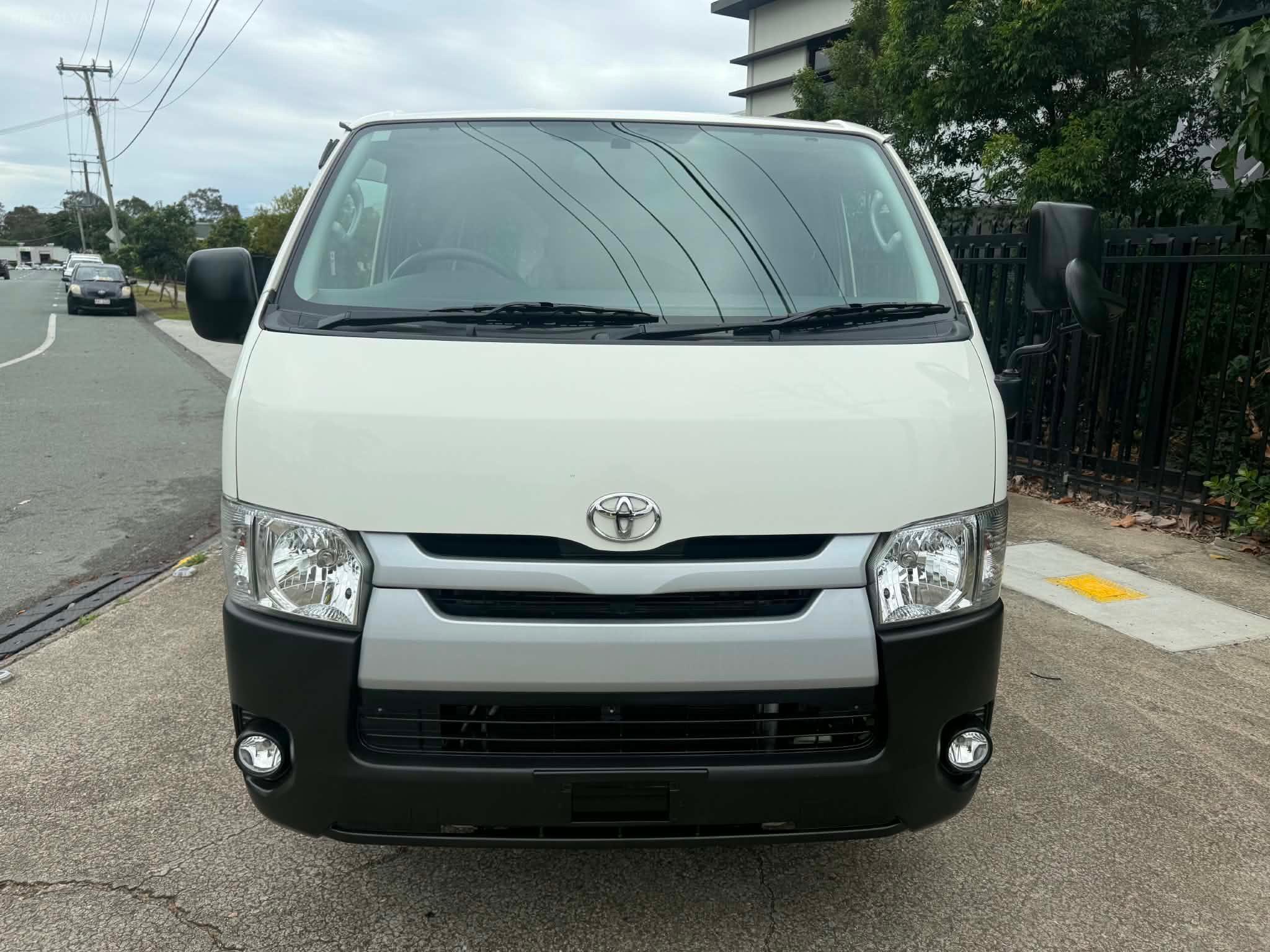 TOYOTA HIACE