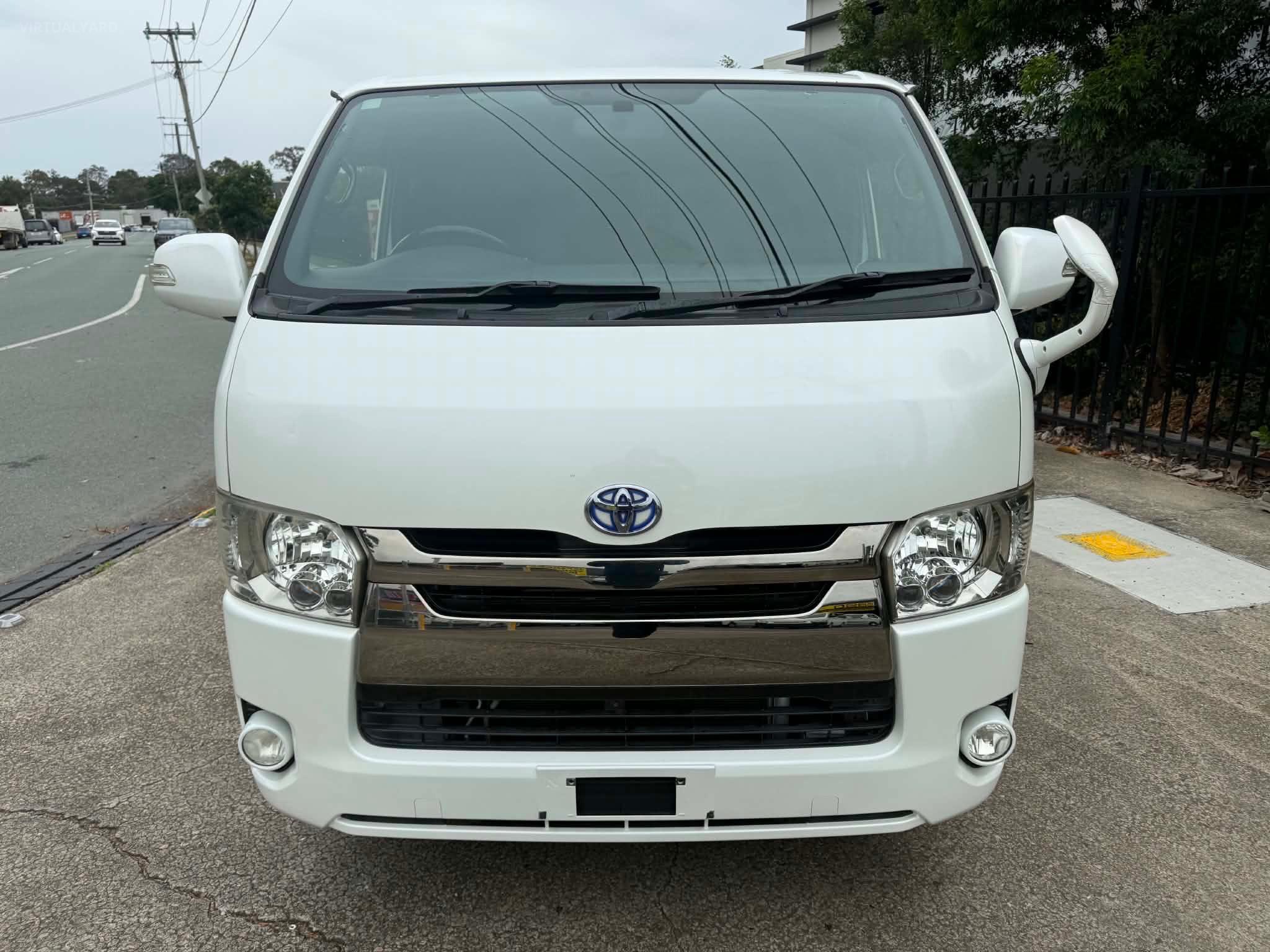 TOYOTA HIACE