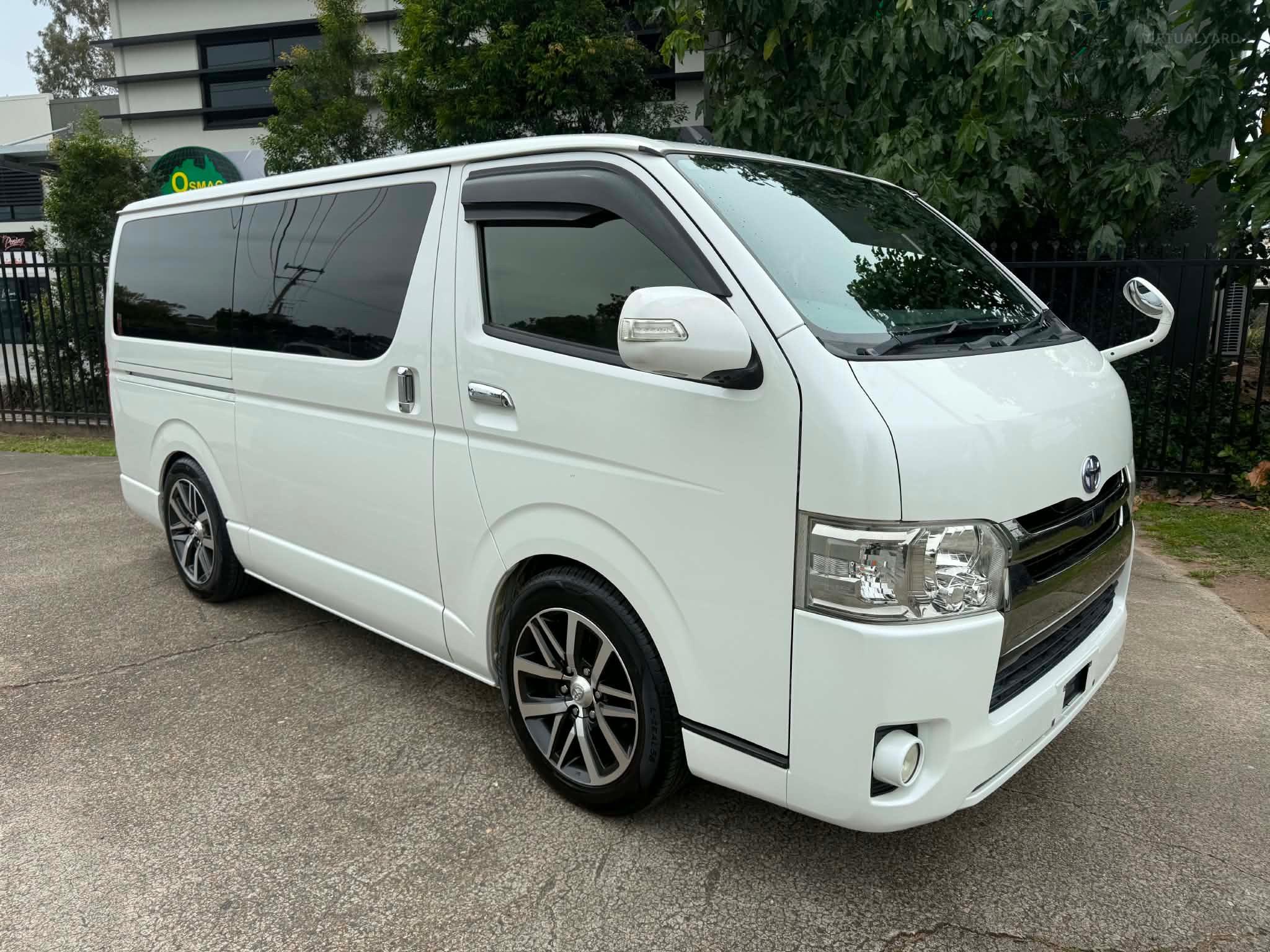 TOYOTA HIACE