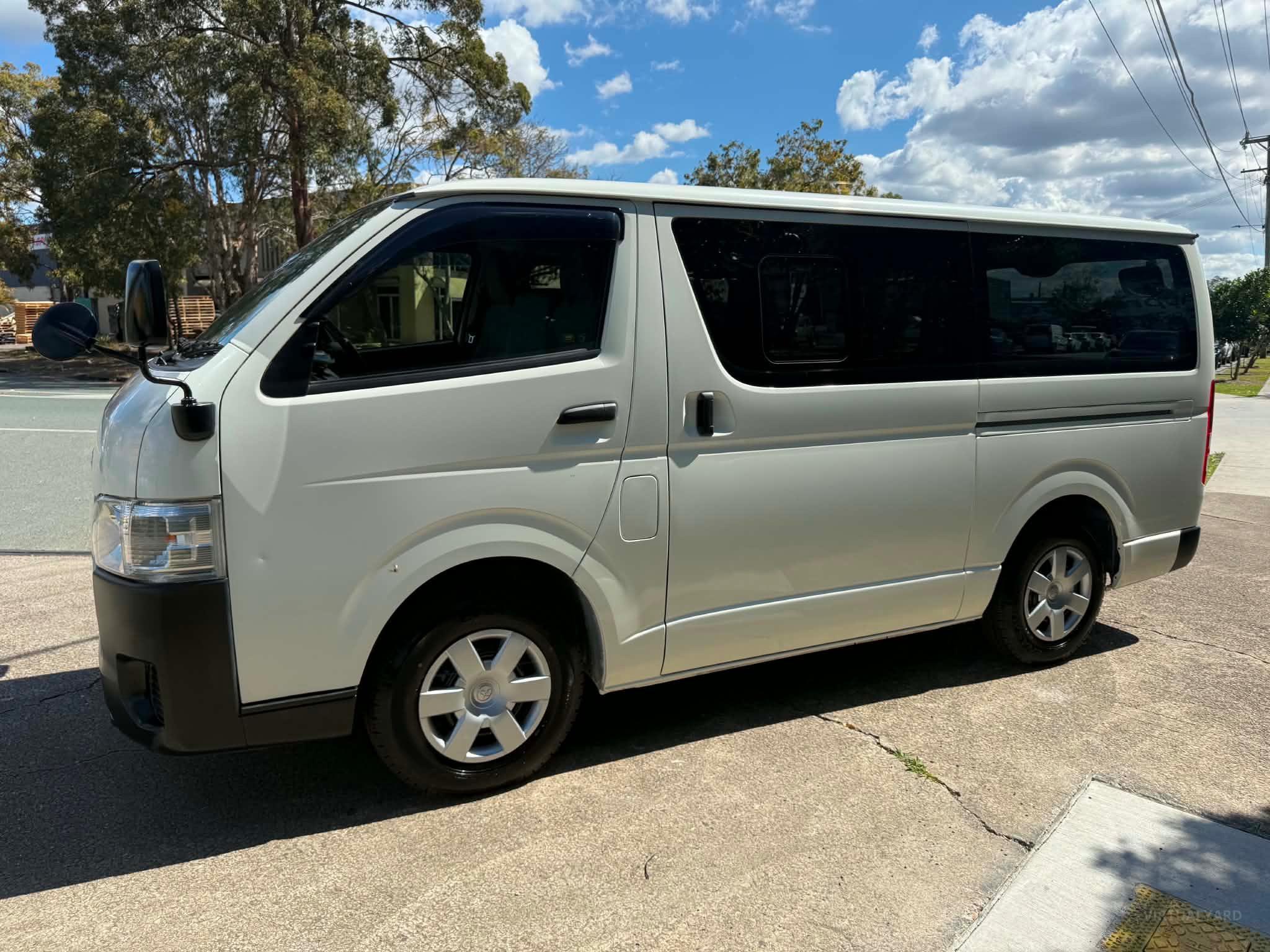 TOYOTA HIACE