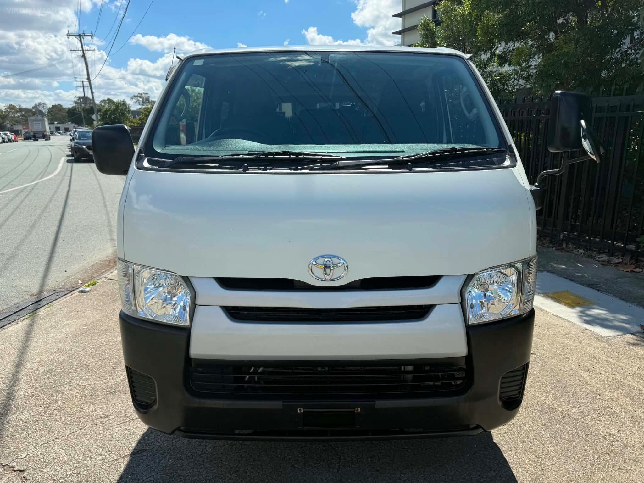 TOYOTA HIACE