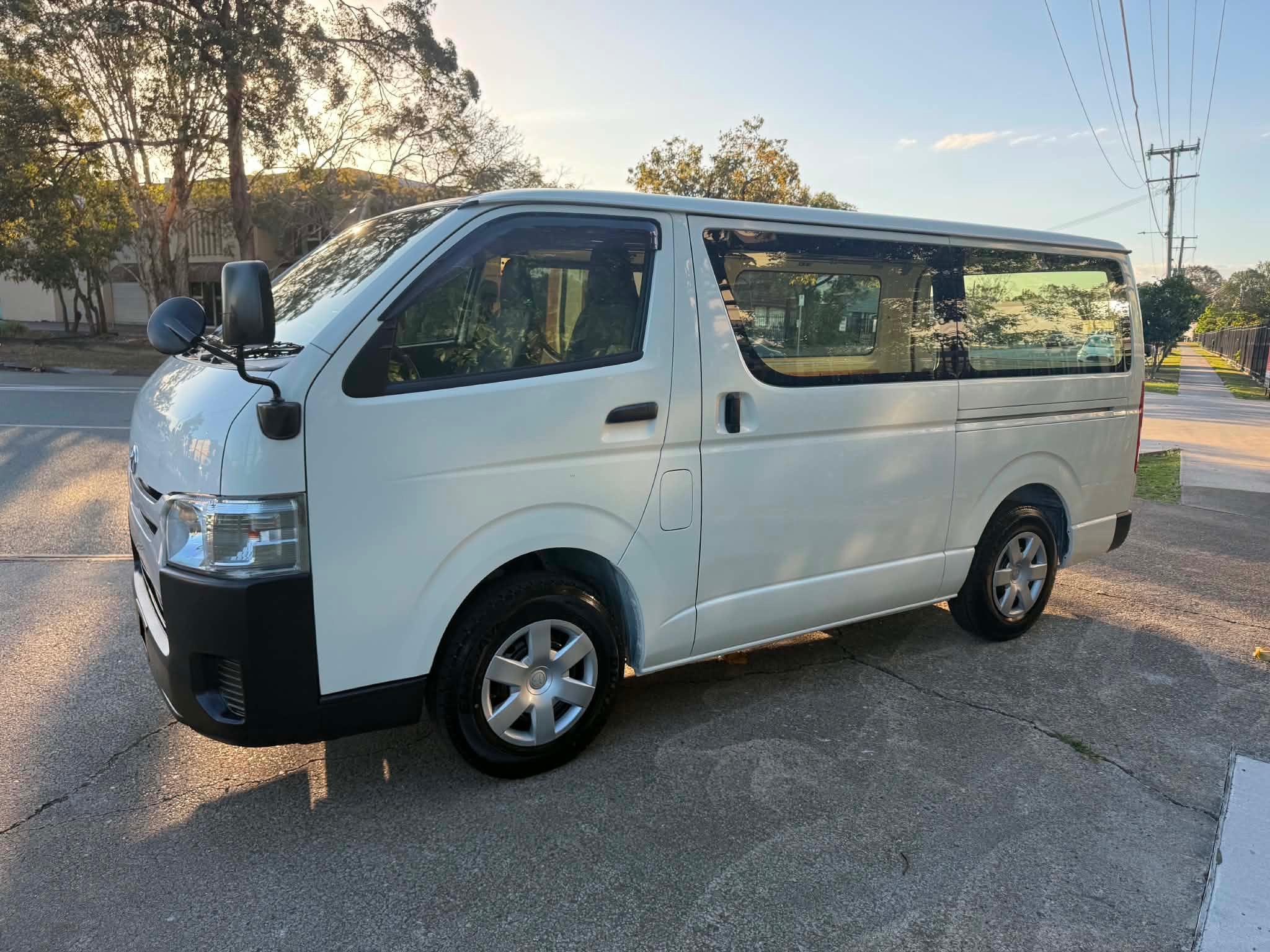 TOYOTA HIACE